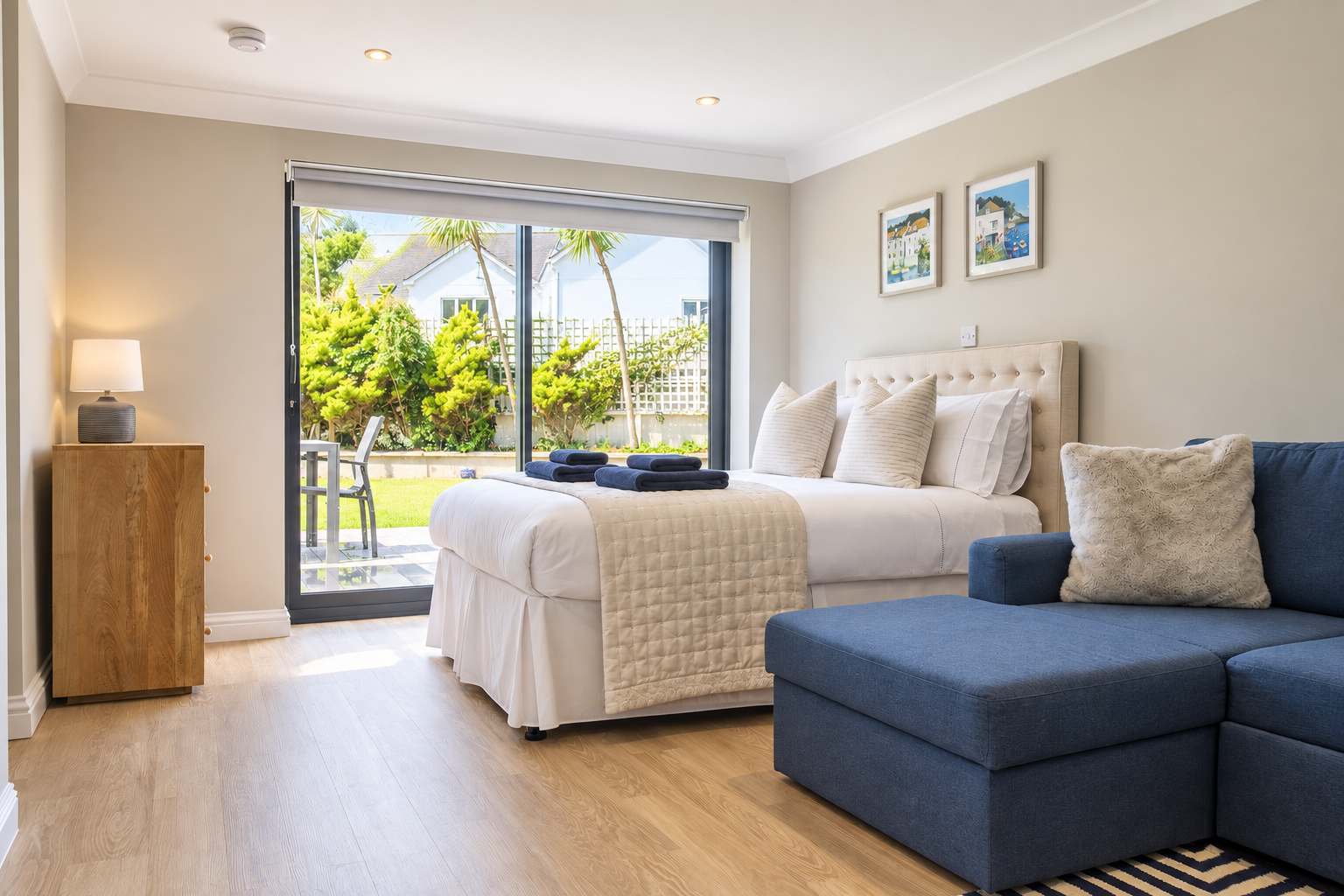 High Tides Elegant 5-Bed Villa & Hot Tub Sandbanks in 48A Banks Road BH13 7QF - Property image 25 - VivreStays