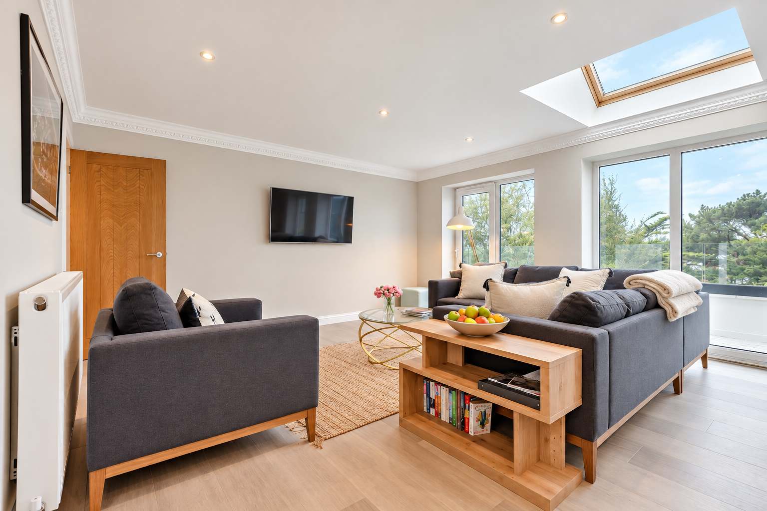 High Tides Elegant 5-Bed Villa & Hot Tub Sandbanks in 48A Banks Road BH13 7QF - Property image 11 - VivreStays