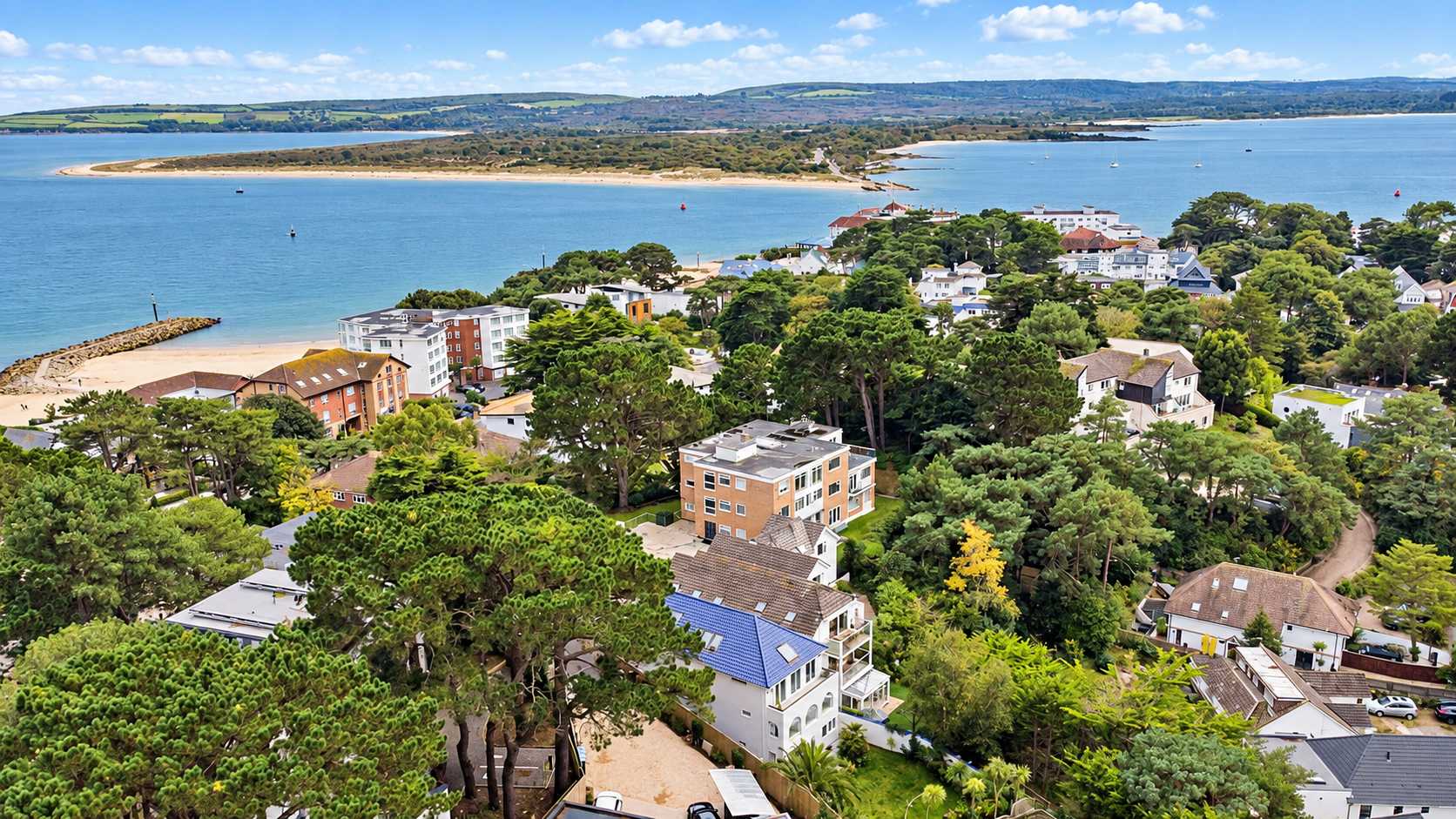 High Tides Elegant 5-Bed Villa & Hot Tub Sandbanks in 48A Banks Road BH13 7QF - Property image 37 - VivreStays