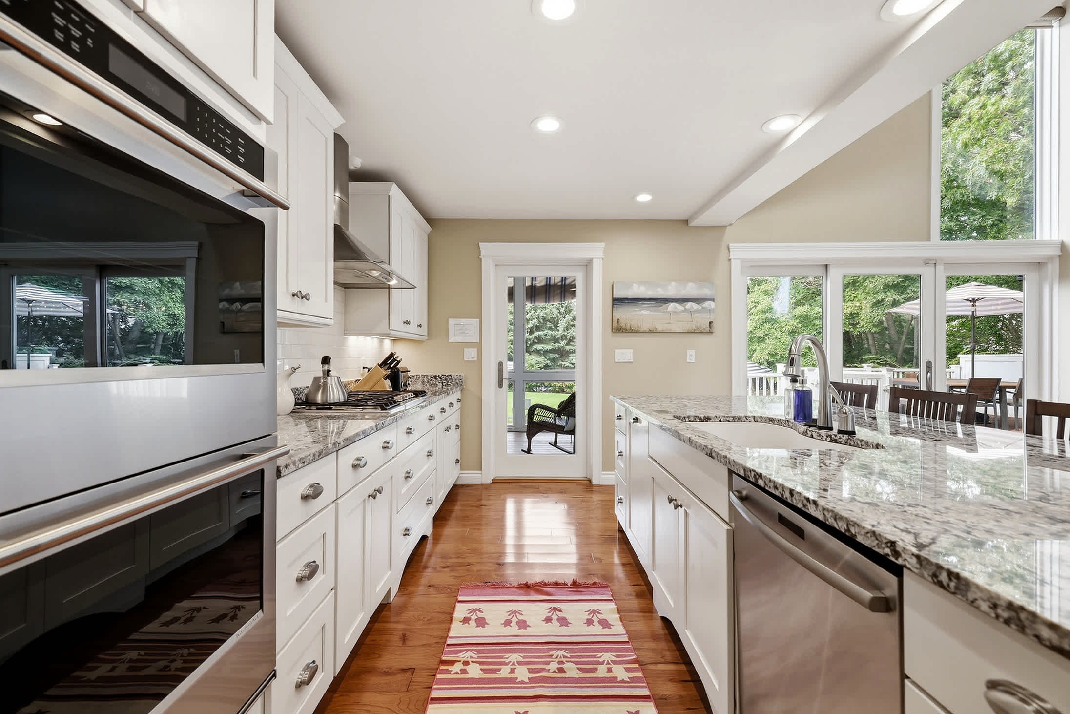 With top-of-the-line appliances and ample counter space, this kitchen is a chef’s dream come true!