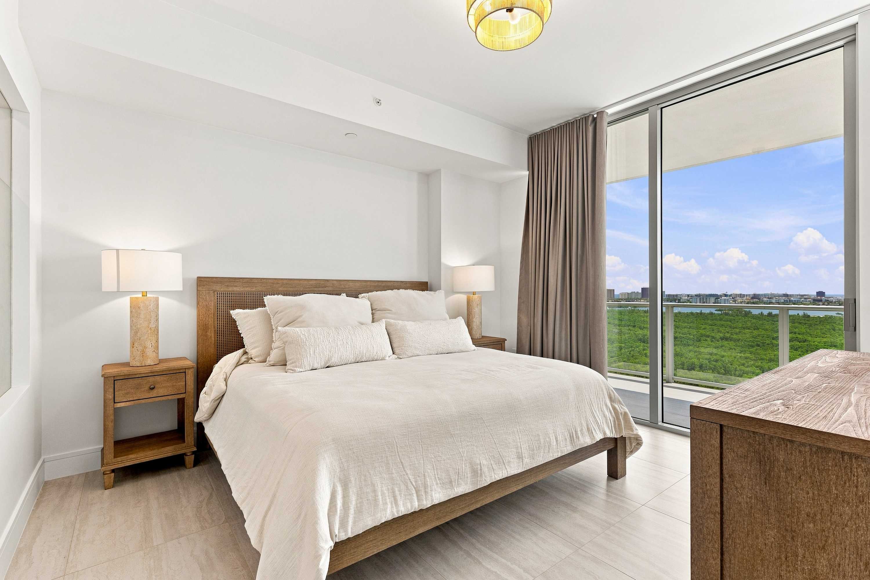 Stunning High-Floor 1BR + Den | Skyline Views