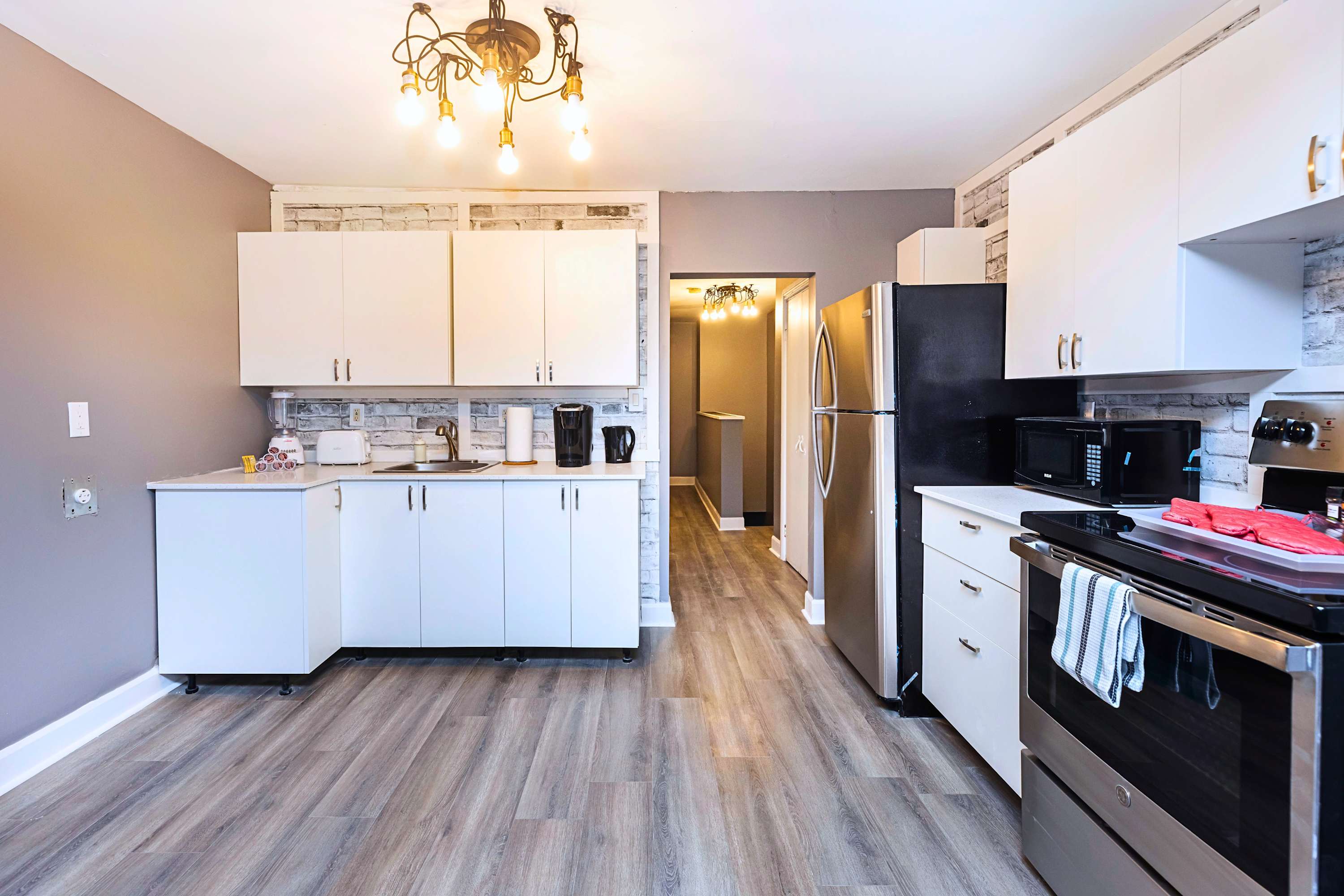 Spacious kitchen with a dedicated station to chop and prep