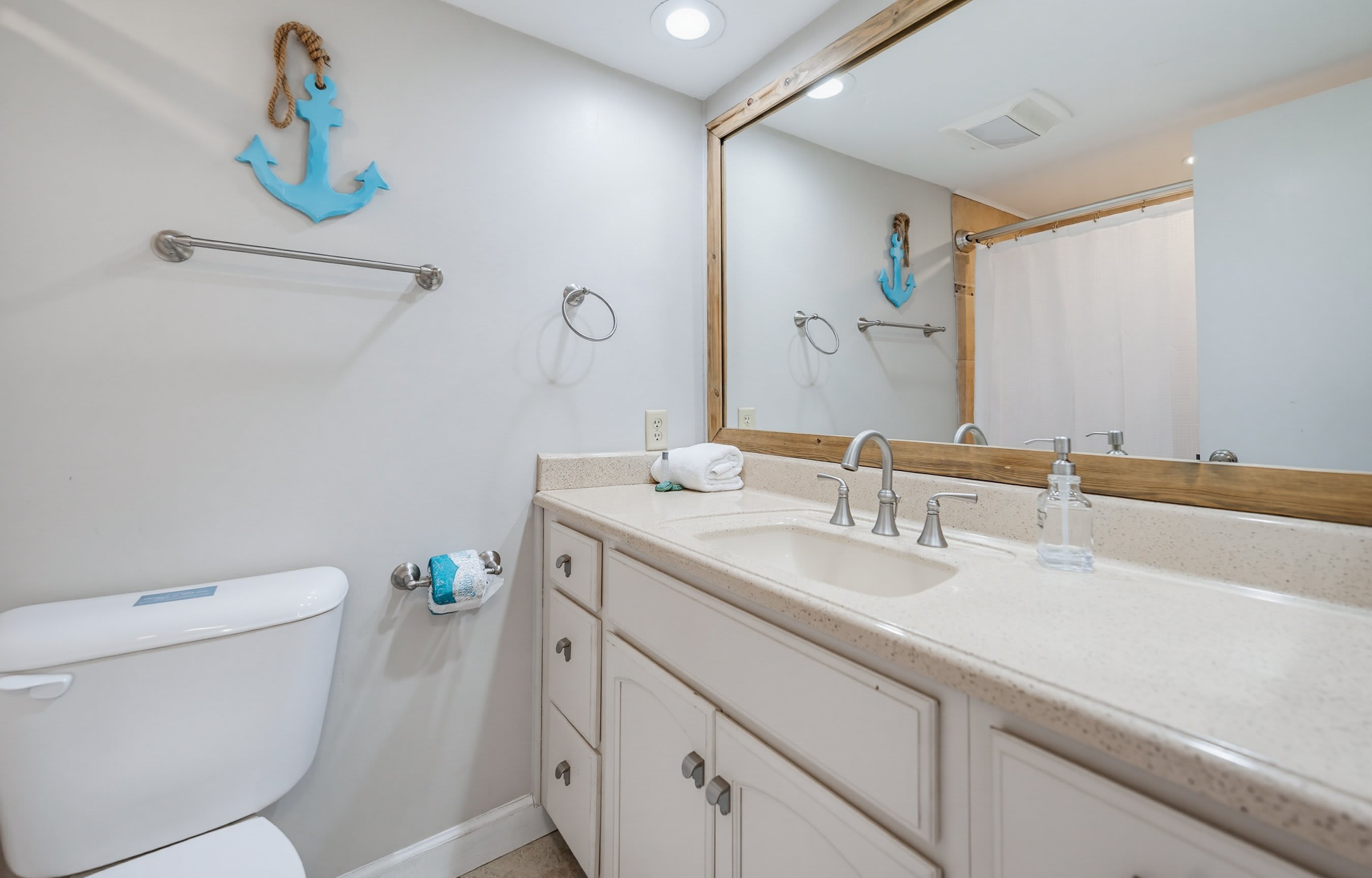 Bunk En Suite Bathroom with Shower