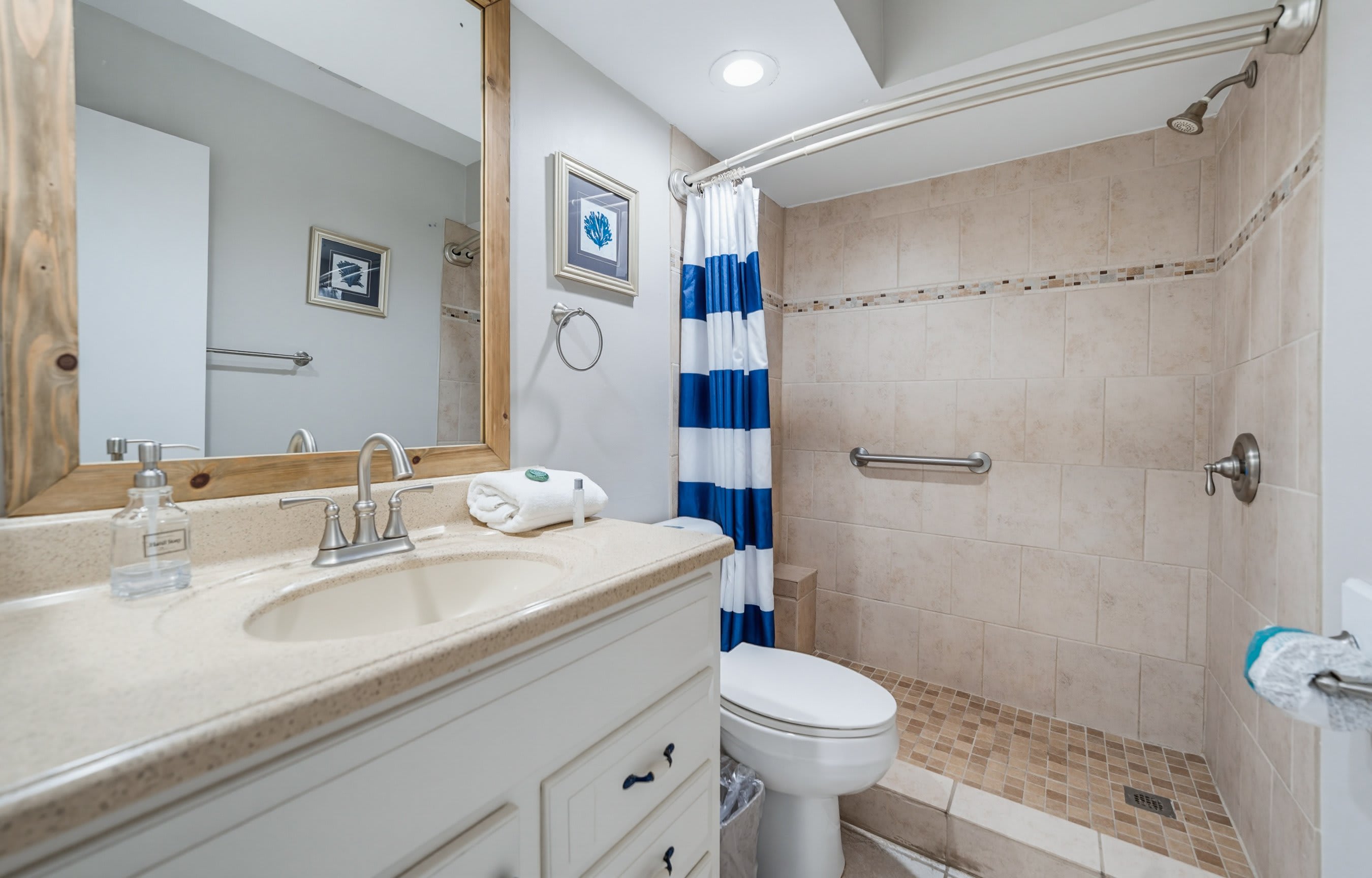Guest En Suite Bathroom with Shower