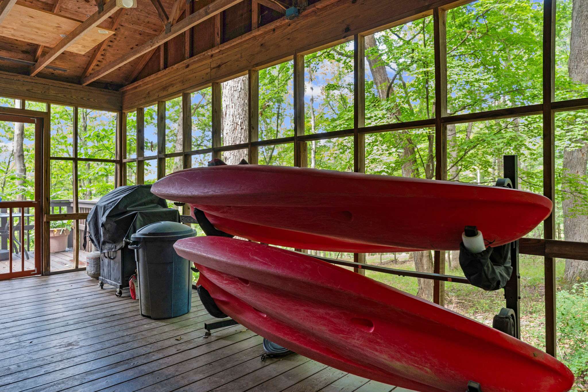 River Cabin w/ Hot Tub, Screened Porch & Fire Pit