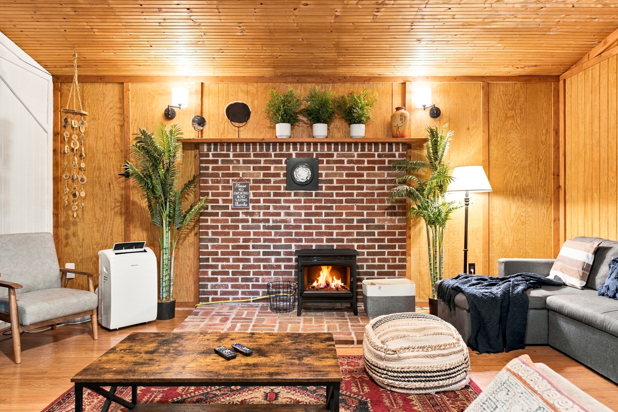 River Cabin w/ Hot Tub, Screened Porch & Fire Pit