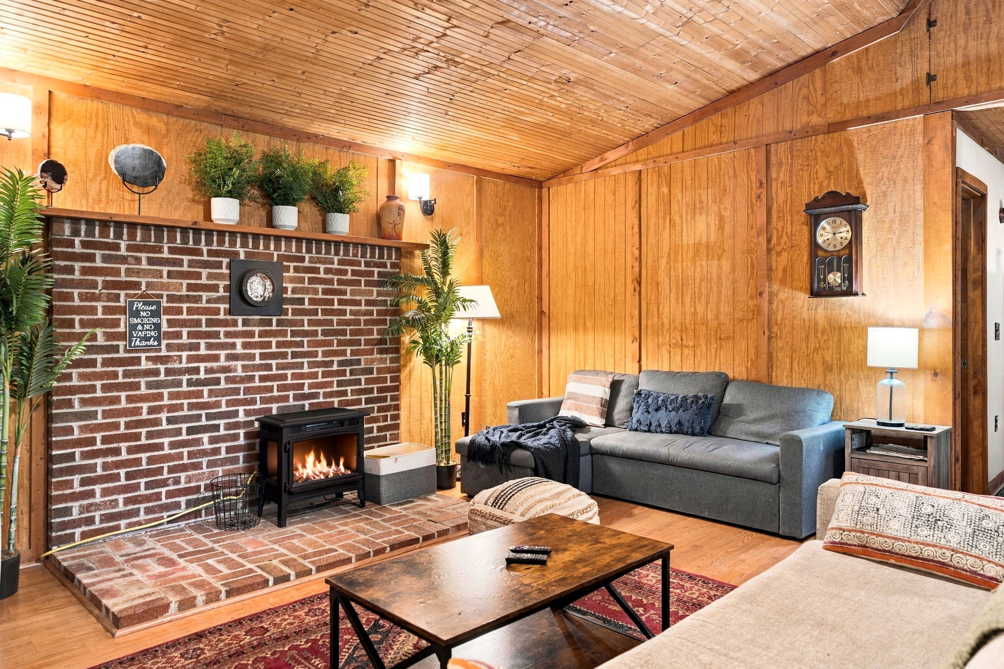 River Cabin w/ Hot Tub, Screened Porch & Fire Pit