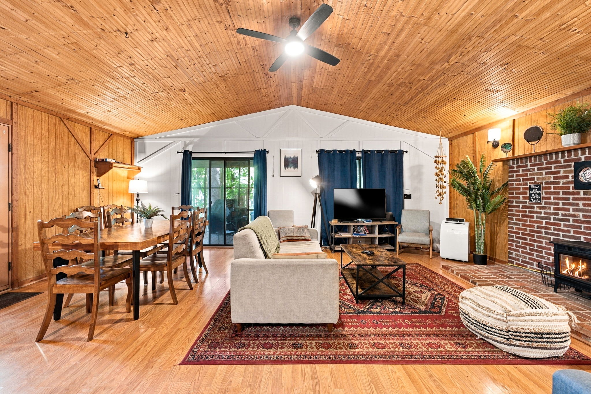 River Cabin w/ Hot Tub, Screened Porch & Fire Pit