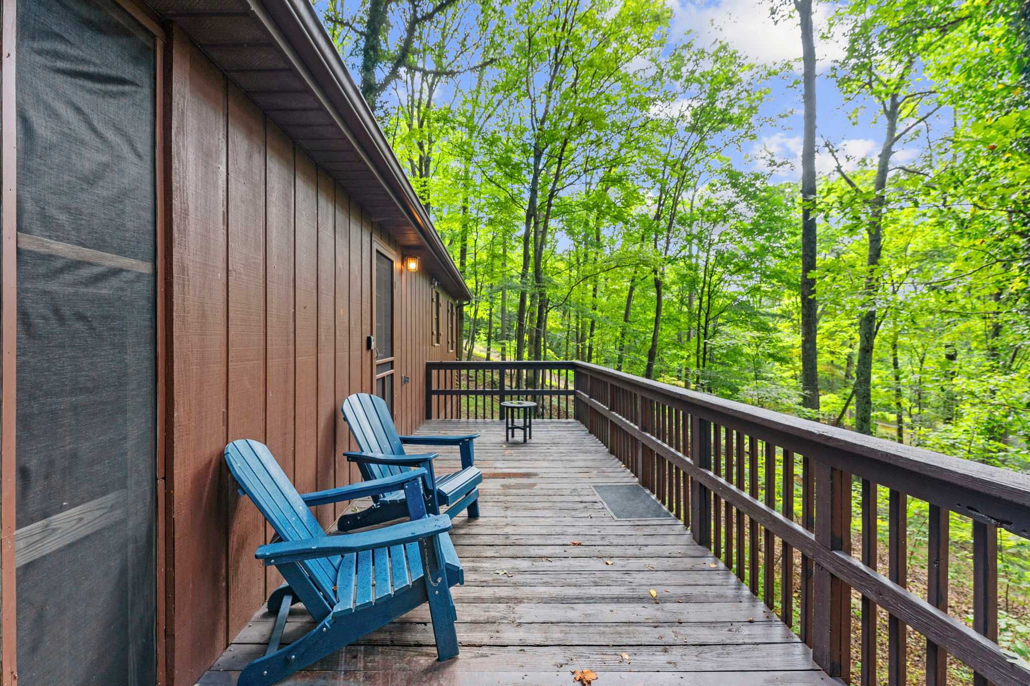 River Cabin w/ Hot Tub, Screened Porch & Fire Pit