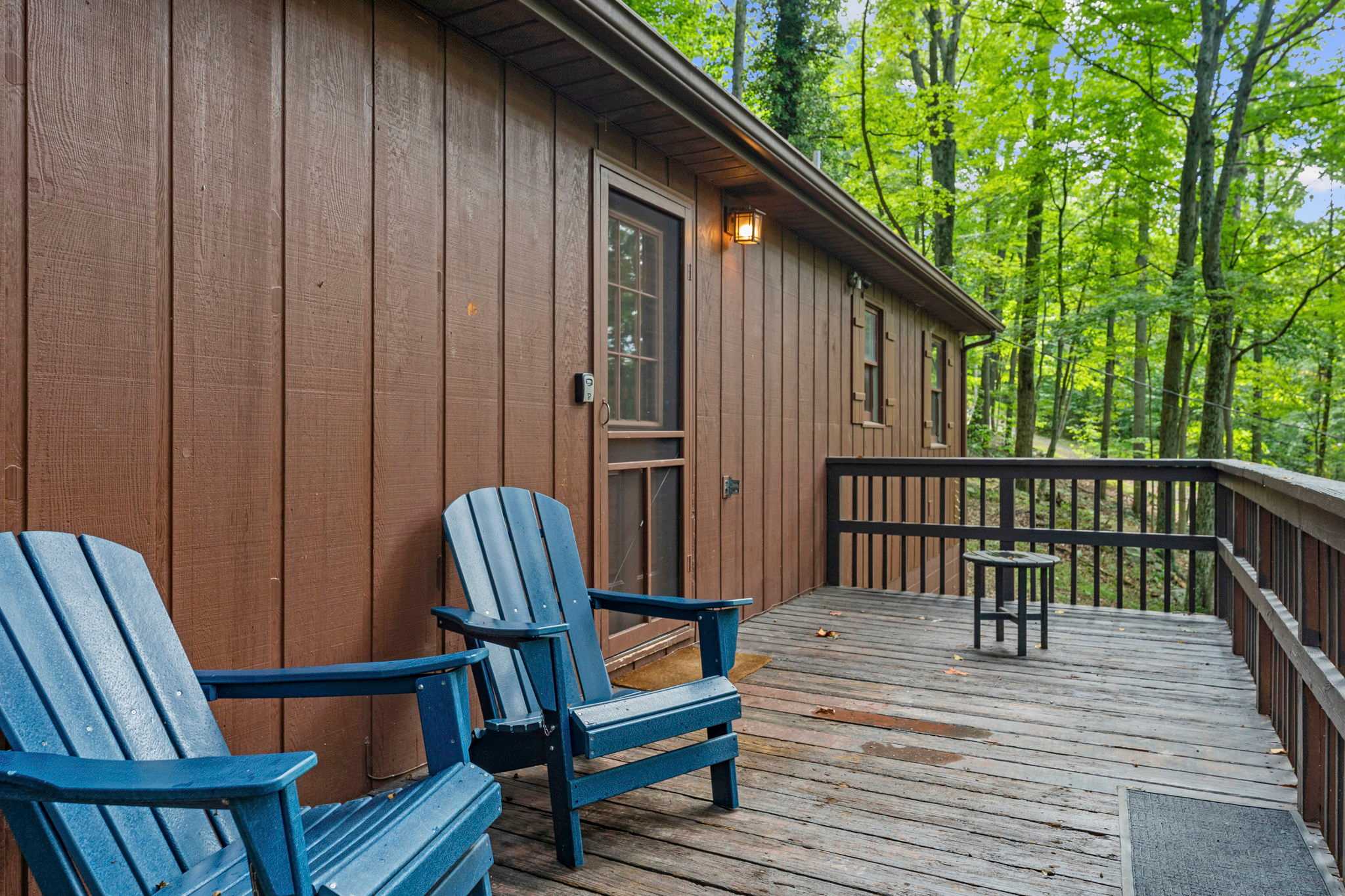 River Cabin w/ Hot Tub, Screened Porch & Fire Pit