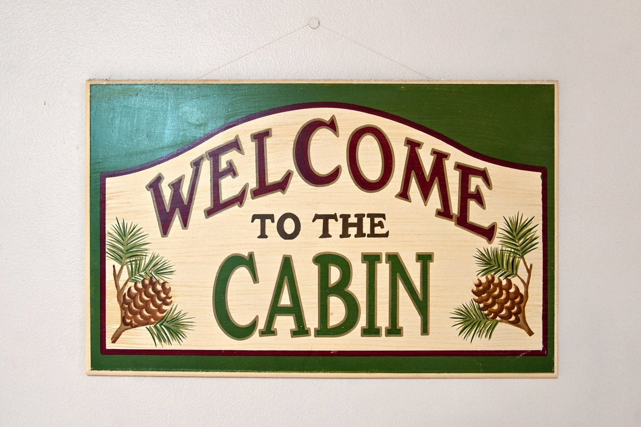 River Cabin w/hot tub, fire pit, deck, games, wifi
