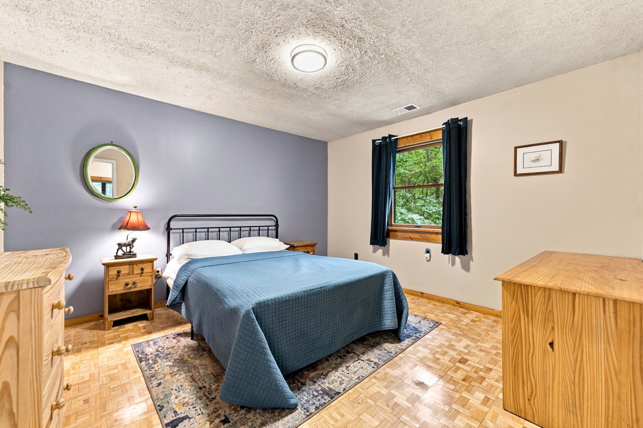 River Cabin w/hot tub, fire pit, deck, games, wifi