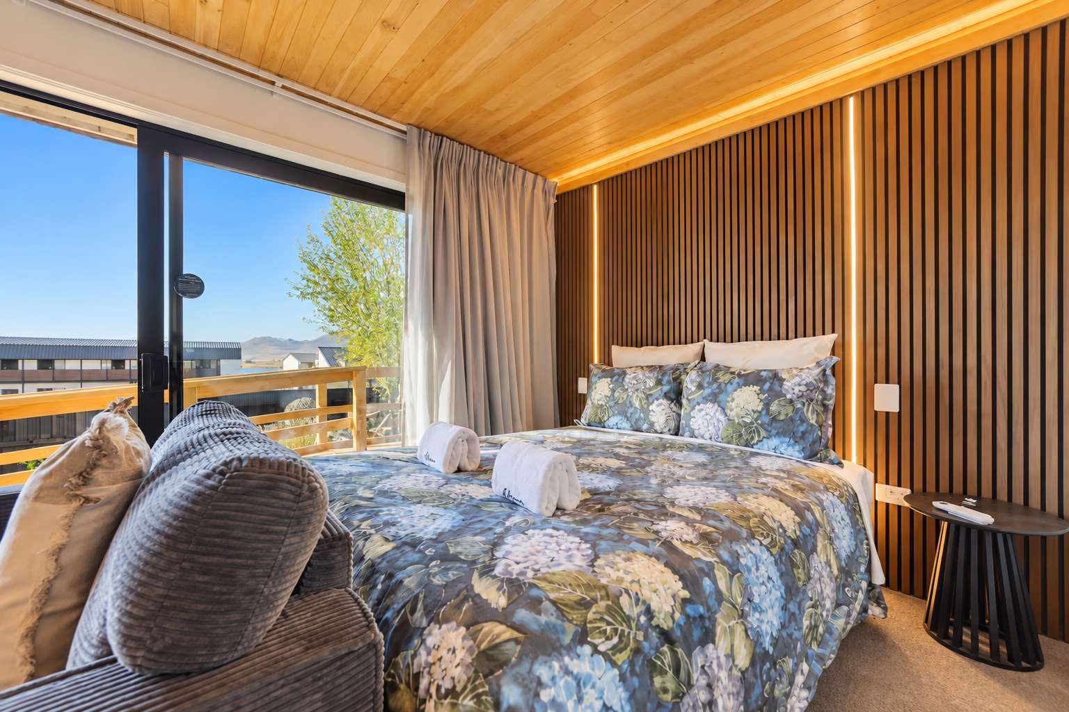 Skyline Haven | Lake Tekapo + Lake Views