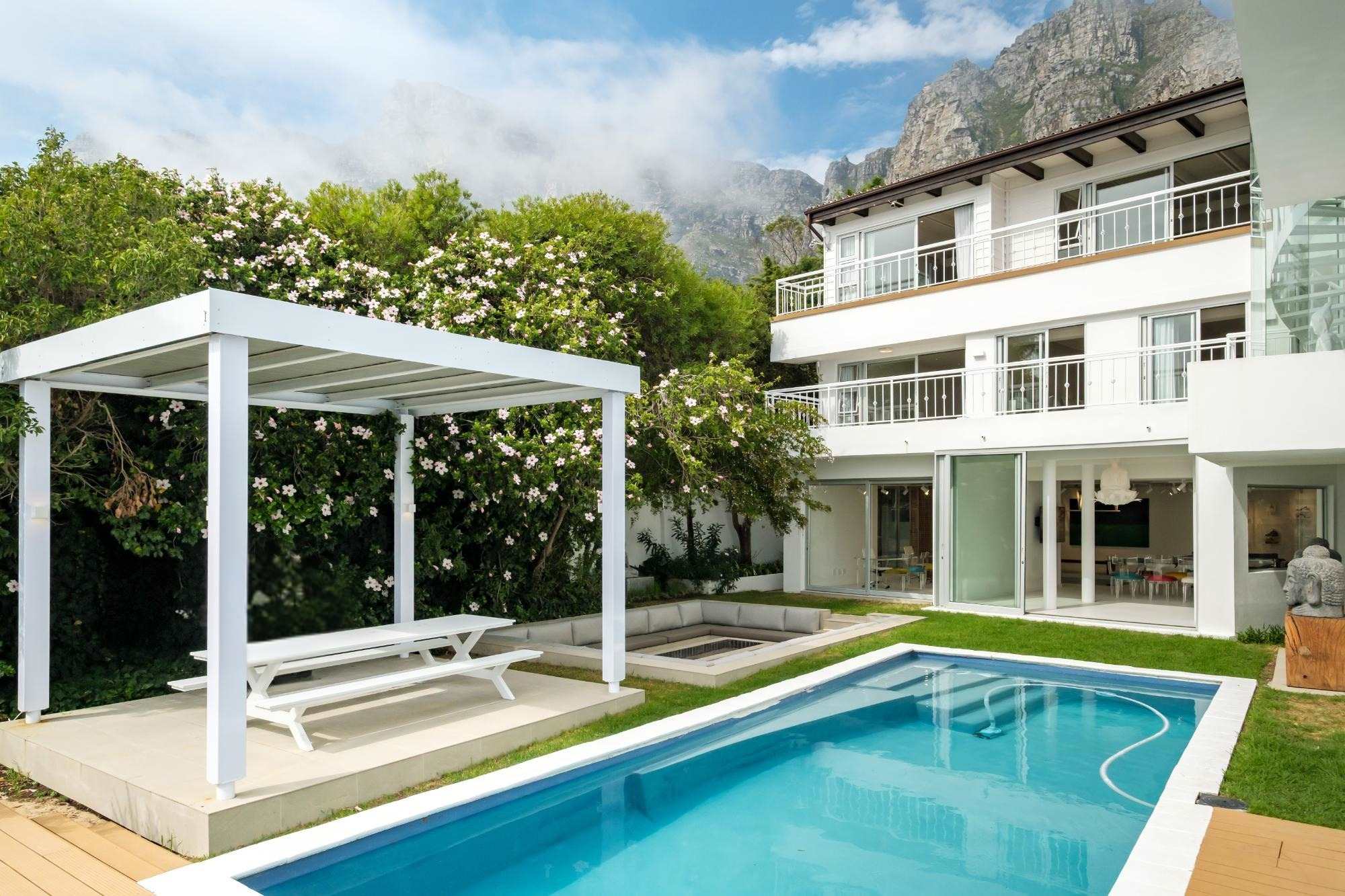 Idyllic Camps Bay Villa w 2 Pools Buddha Retreat