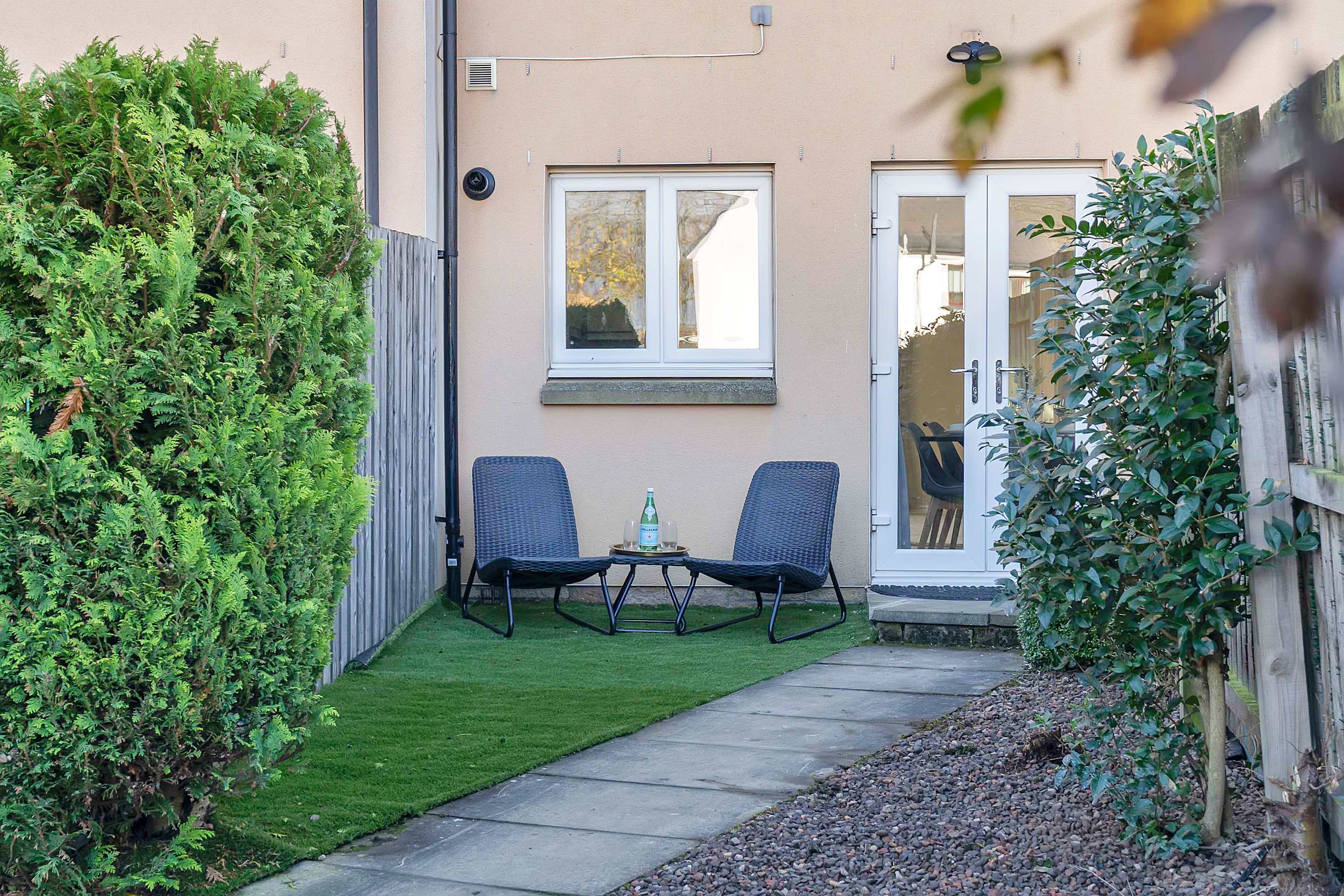 Nr Edinburgh/Rosyth Dockyard Stylish Home Sleeps 6 in Trondheim Parkway West 63 KY11 4HY - Property image 17 - VivreStays