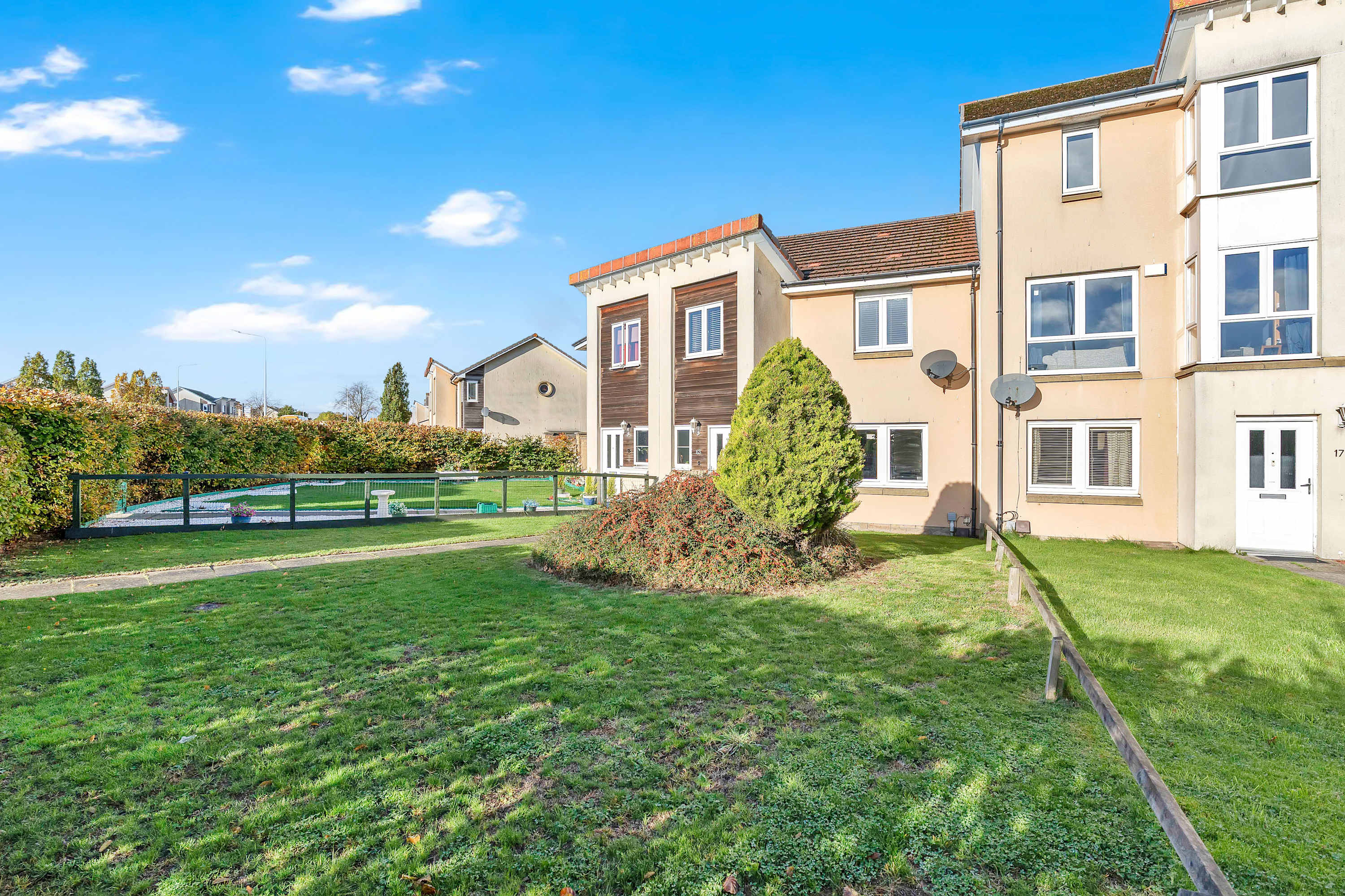 Nr Edinburgh/Rosyth Dockyard Stylish Home Sleeps 6 in Trondheim Parkway West 63 KY11 4HY - Property image 24 - VivreStays