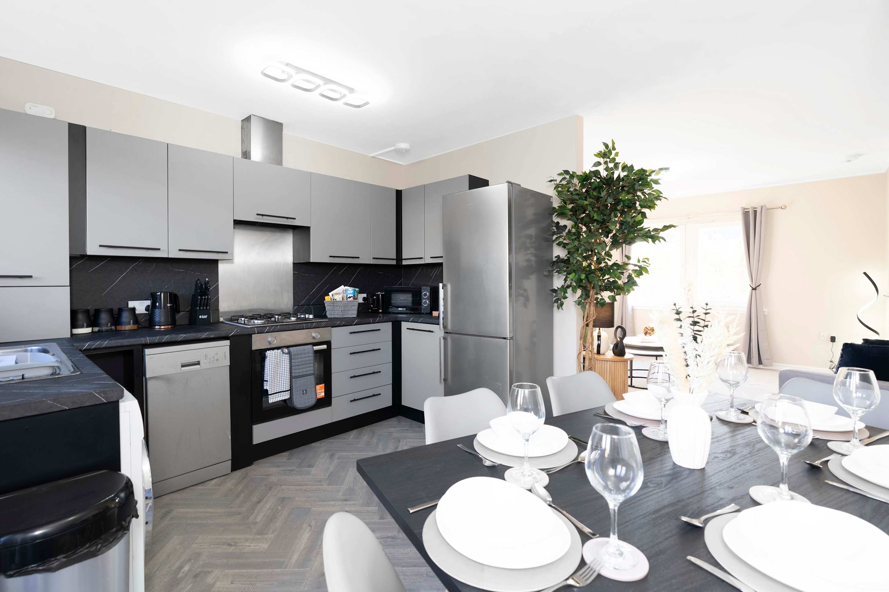 Nr Edinburgh/Rosyth Dockyard Stylish Home Sleeps 6 in Trondheim Parkway West 63 KY11 4HY - Property image 2 - VivreStays