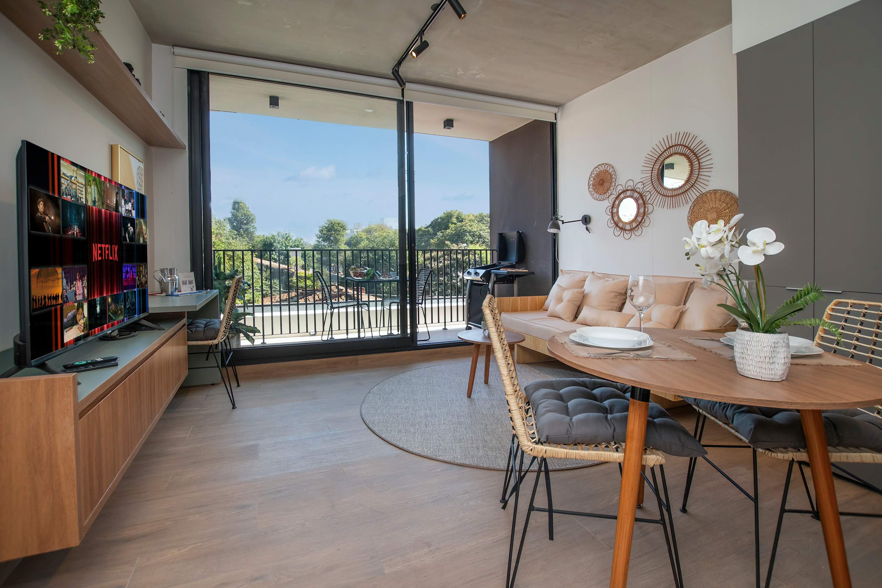 Stylish Hassler One-Bedroom with Pool, Gym