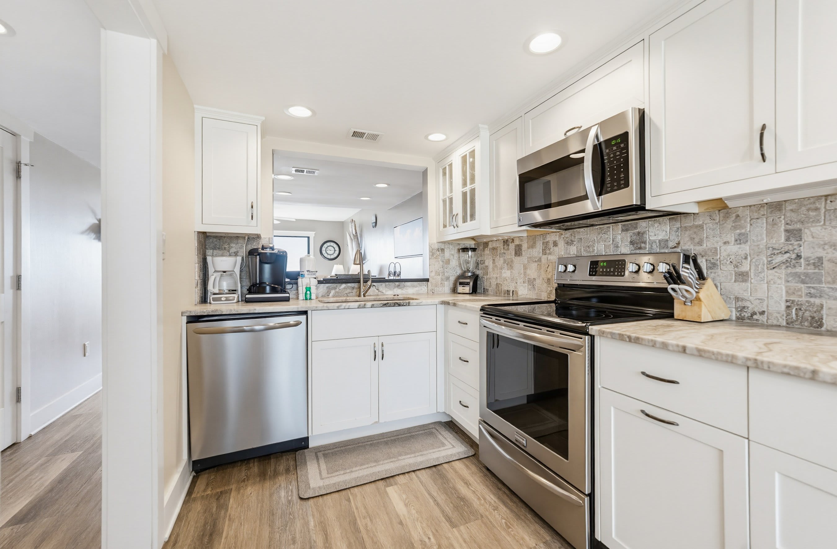 640 Newhaven | Photo 12