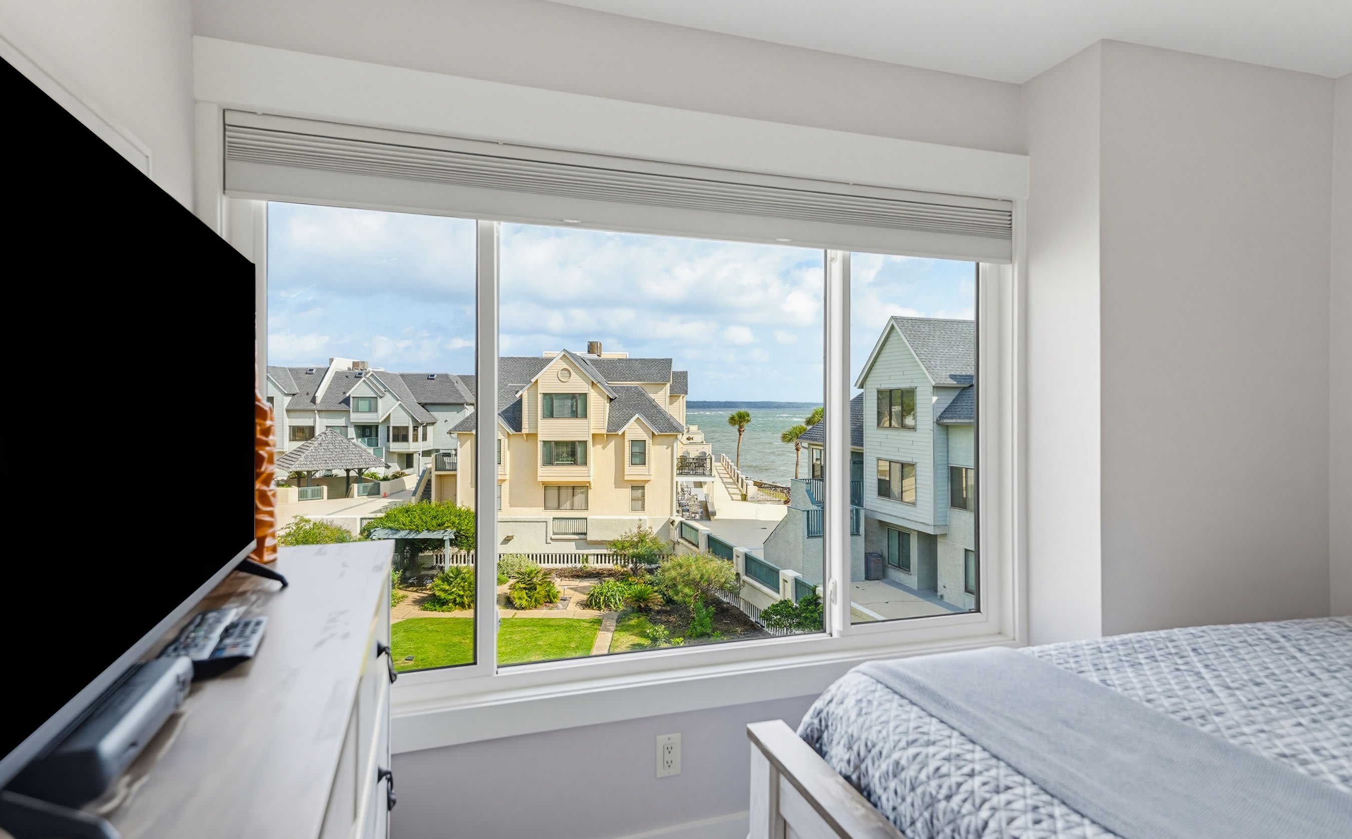 640 Newhaven | Photo 24