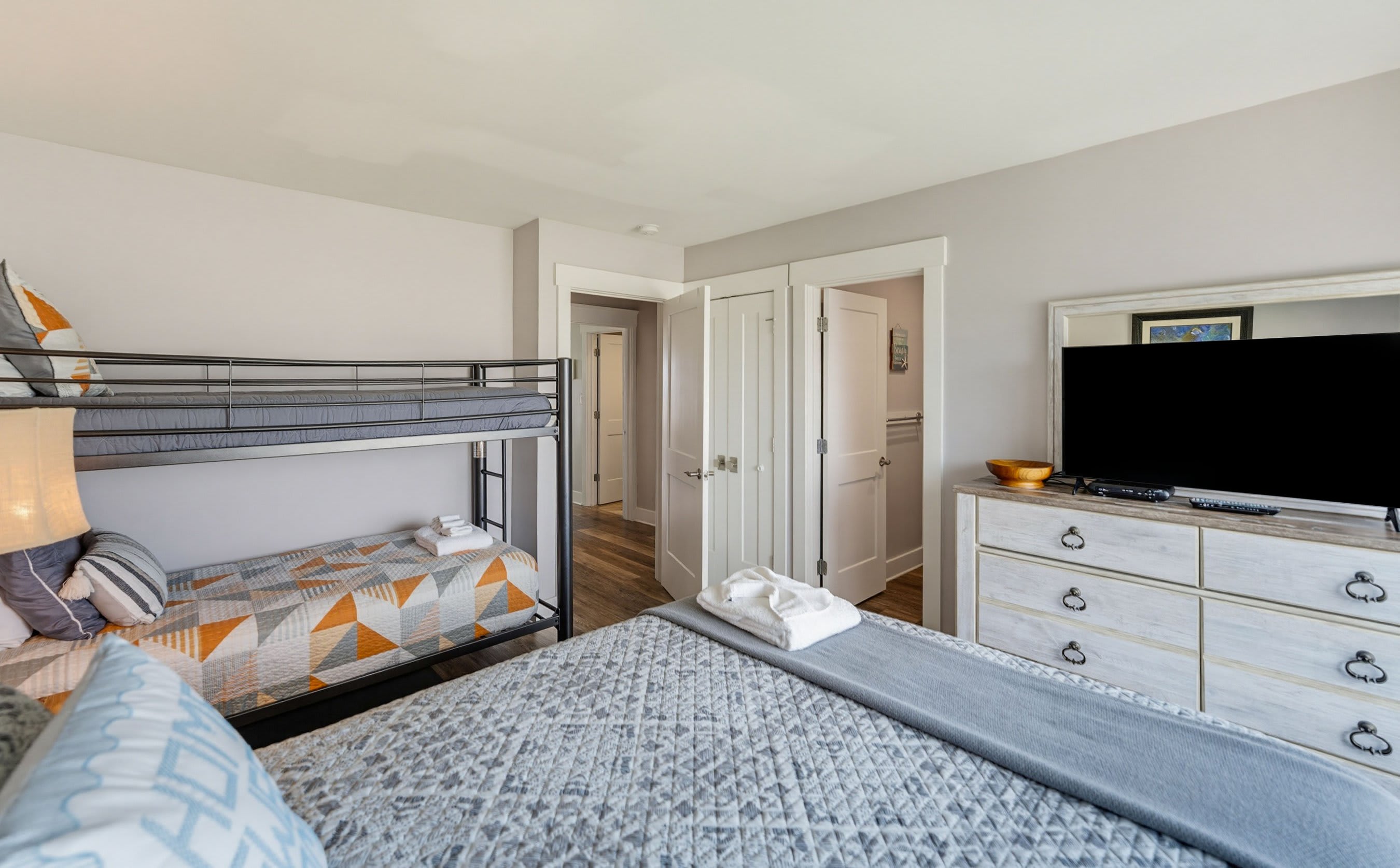 640 Newhaven | Photo 22