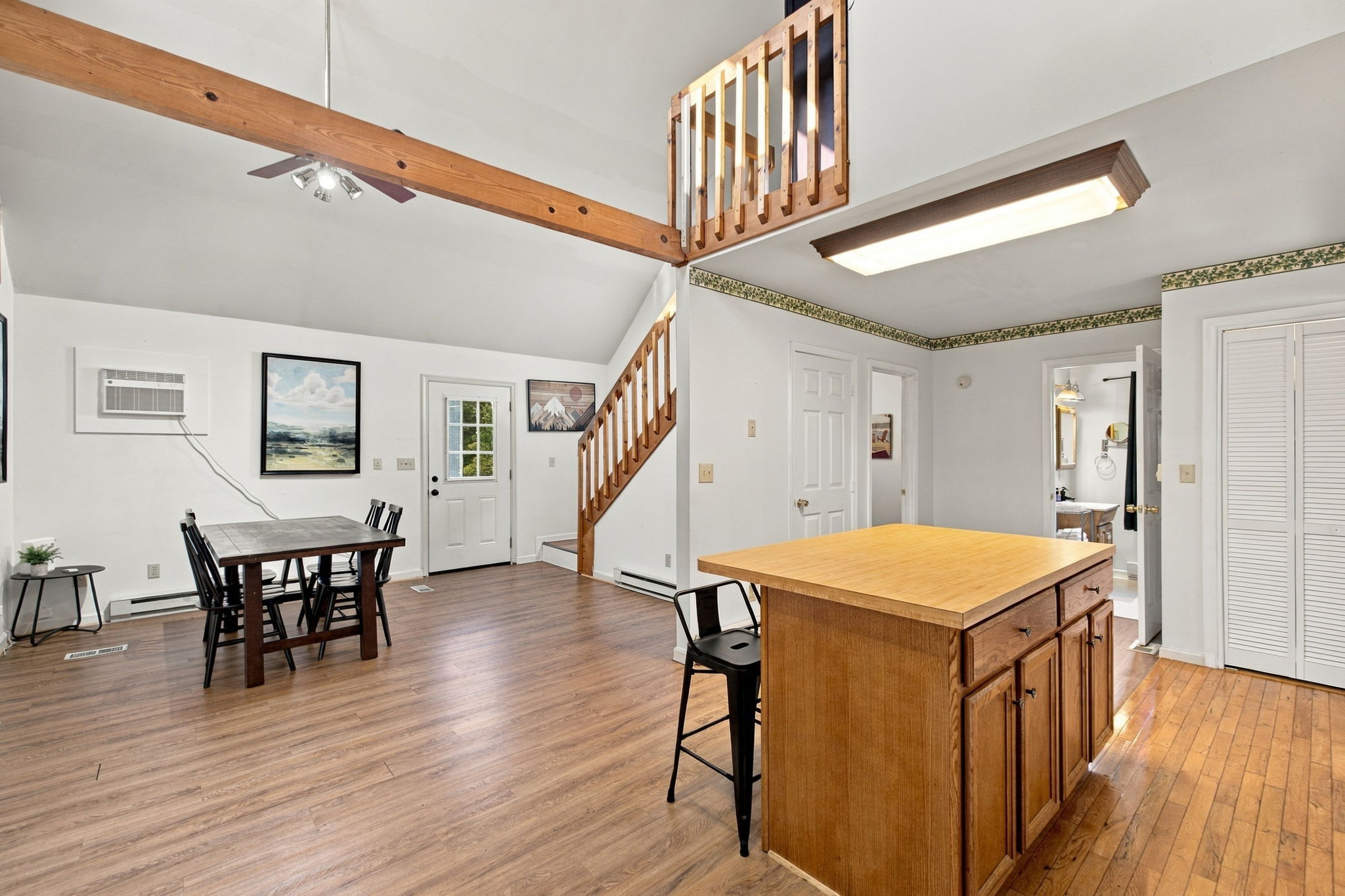 Group-friendly cabin w/ hot tub & deck