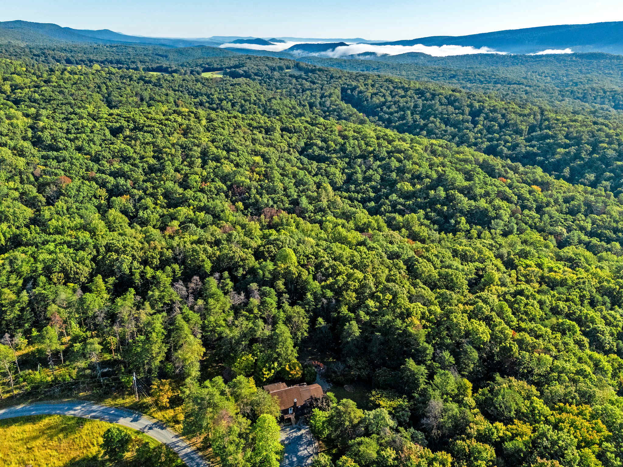 Group-friendly cabin w/ hot tub & deck