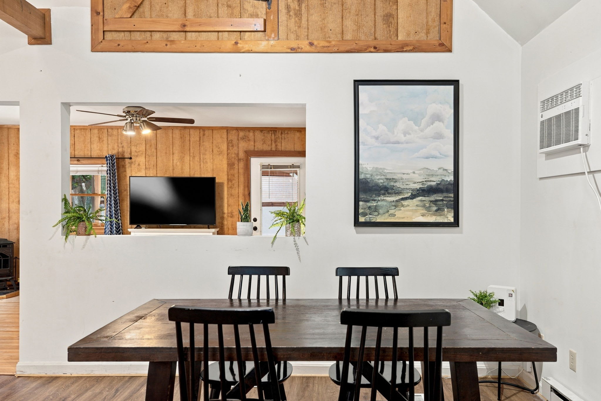 Group-friendly cabin w/ hot tub & deck