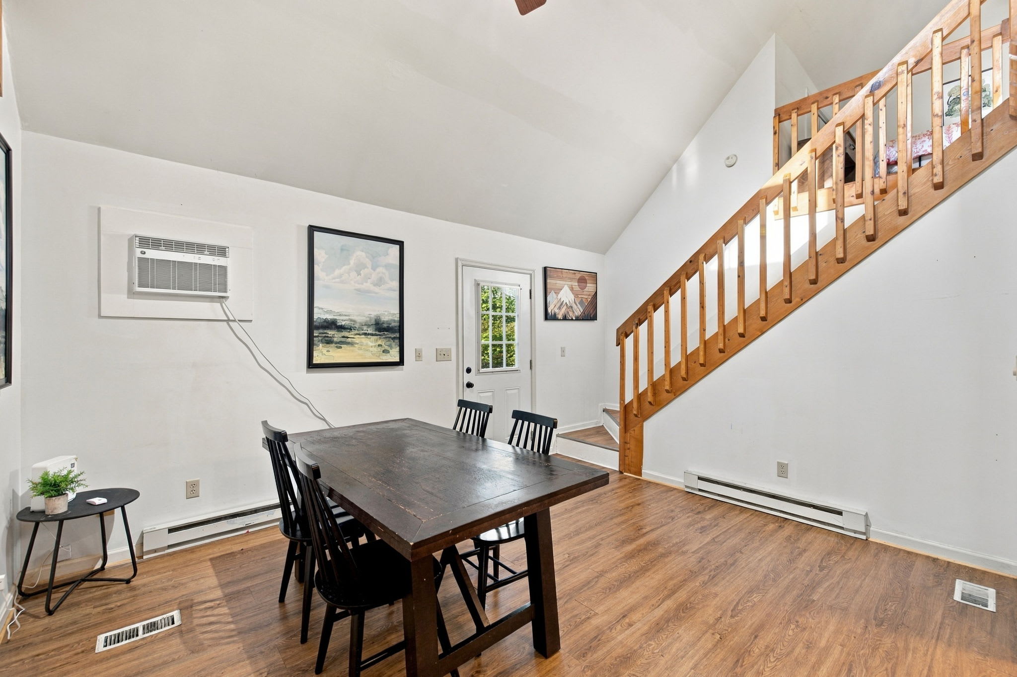 Group-friendly cabin w/ hot tub & deck