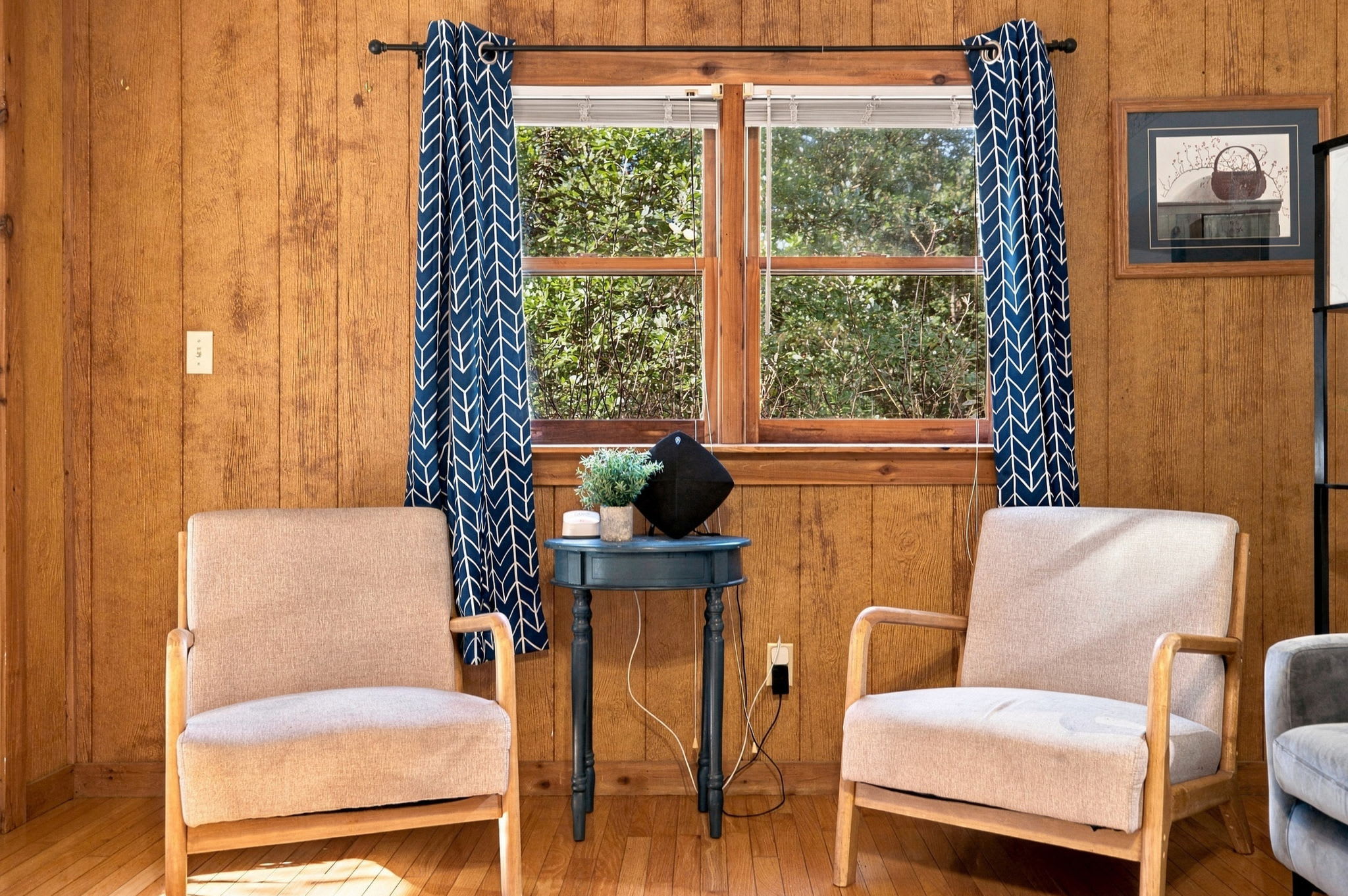 Group-friendly cabin w/ hot tub & deck