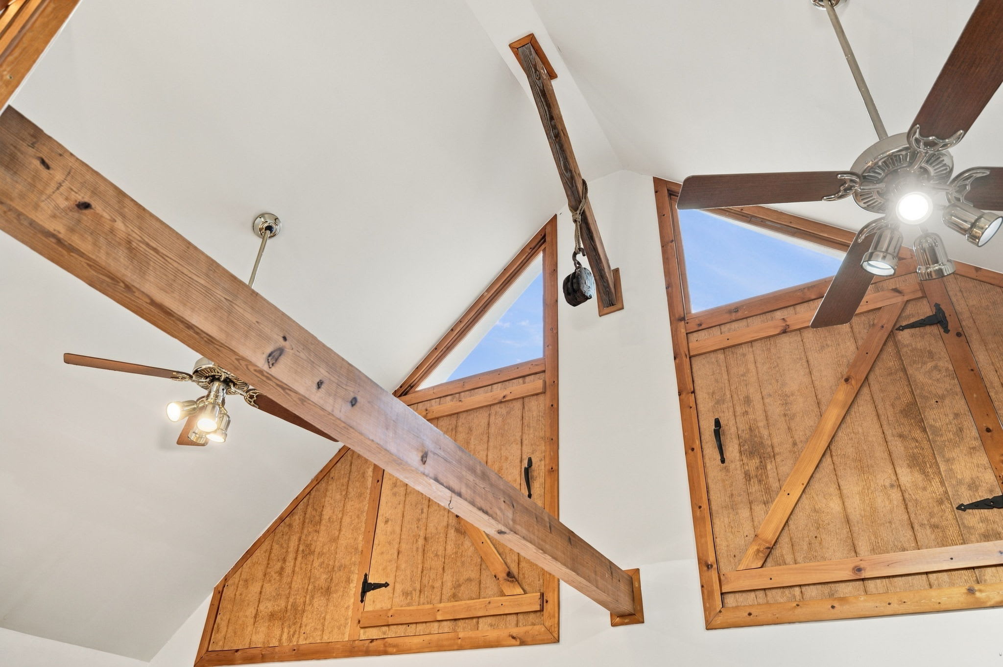Group-friendly cabin w/ hot tub & deck
