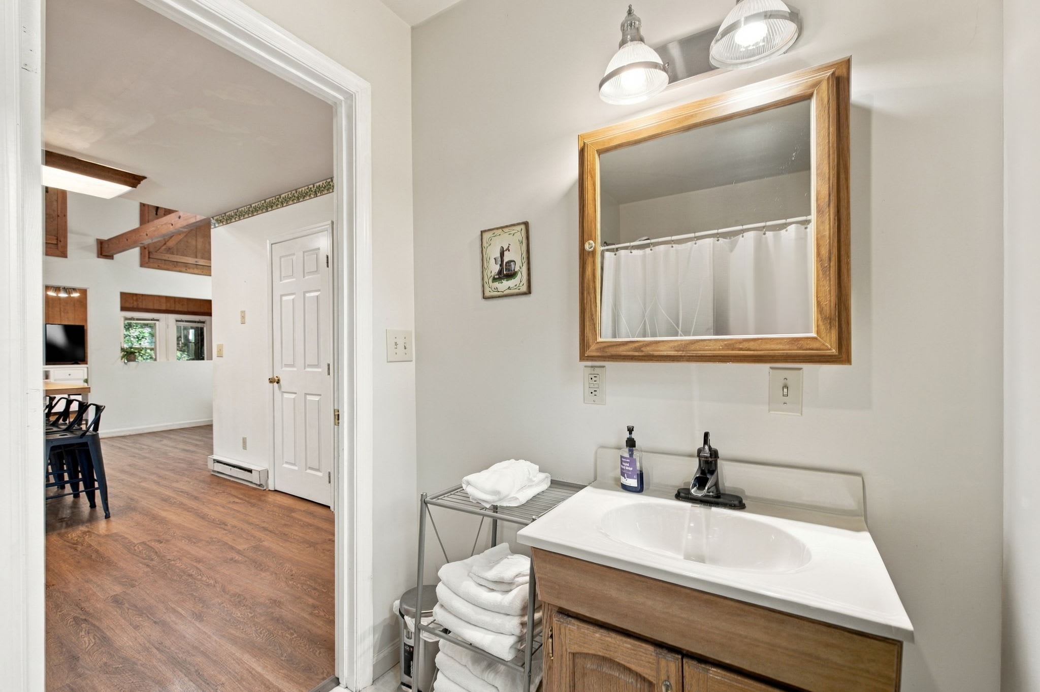 Group-friendly cabin w/ hot tub & deck
