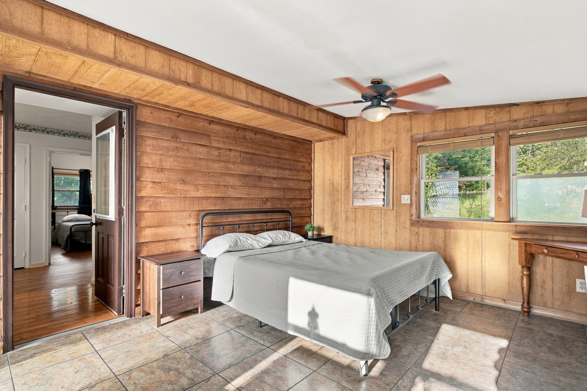 Group-friendly cabin w/ hot tub & deck