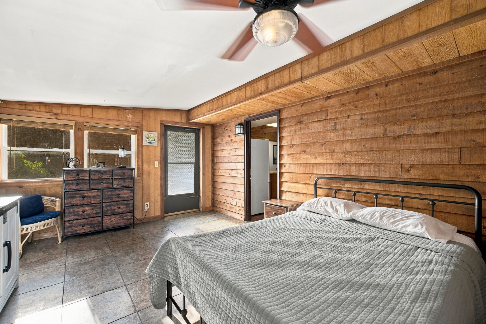 Group-friendly cabin w/ hot tub & deck