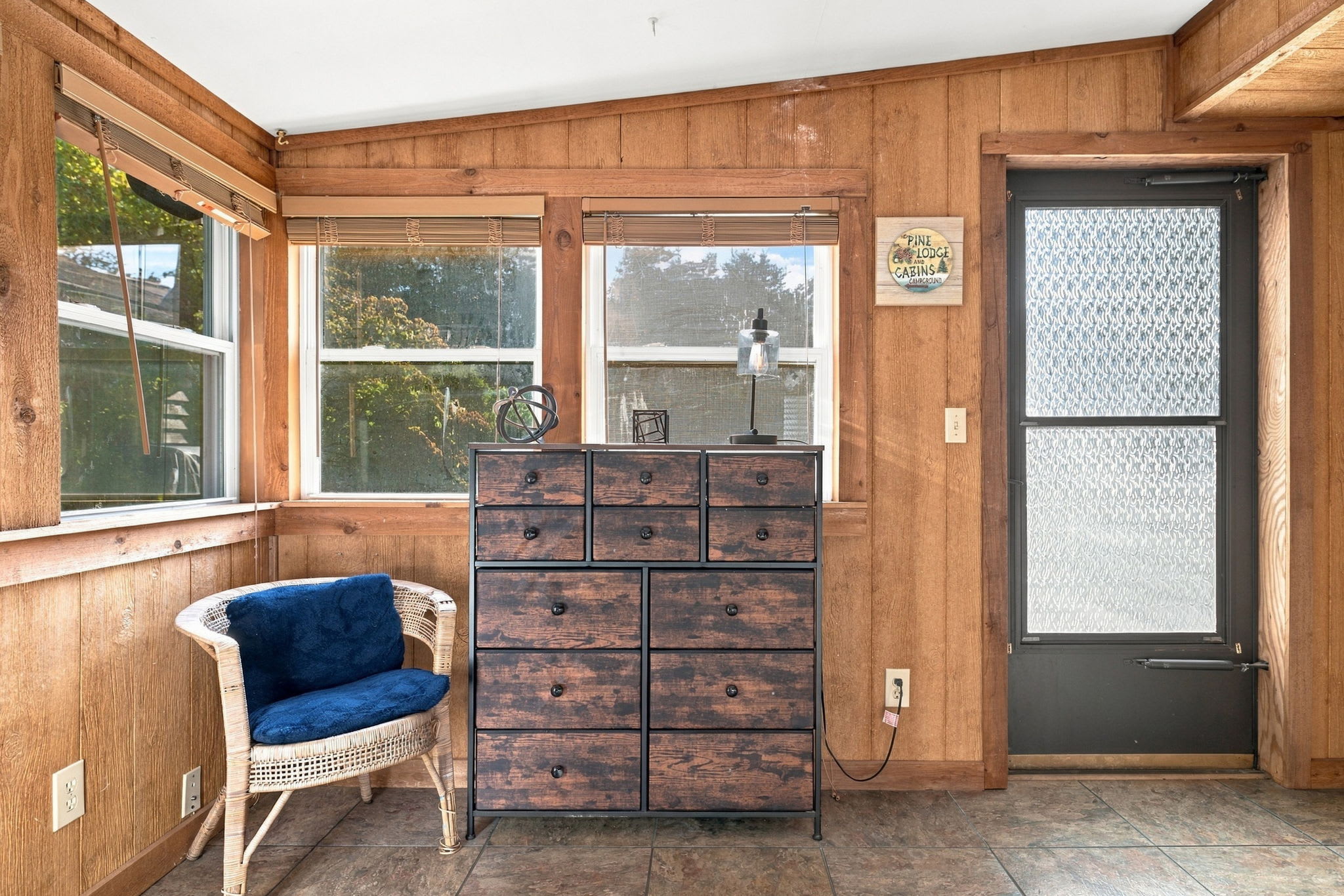 Group-friendly cabin w/ hot tub & deck