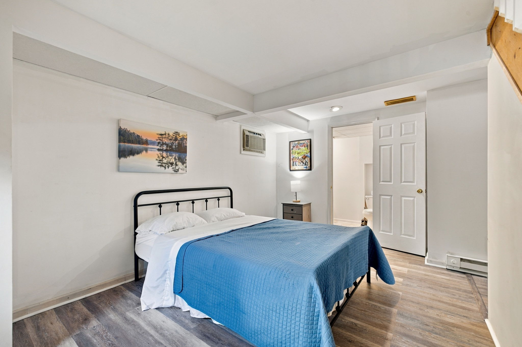 Group-friendly cabin w/ hot tub & deck
