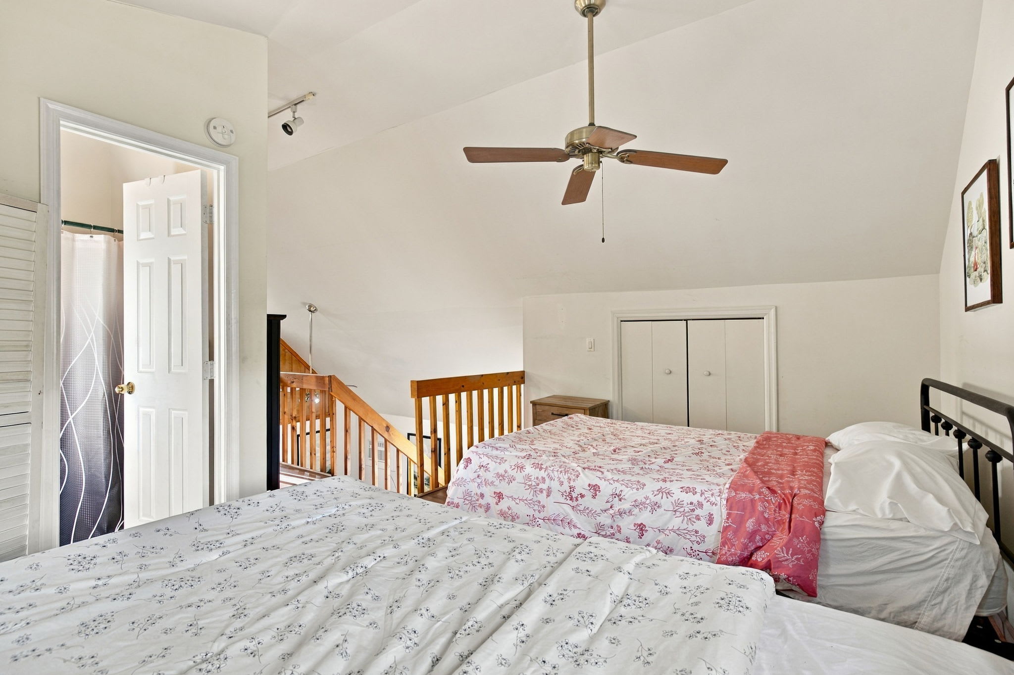 Group-friendly cabin w/ hot tub & deck