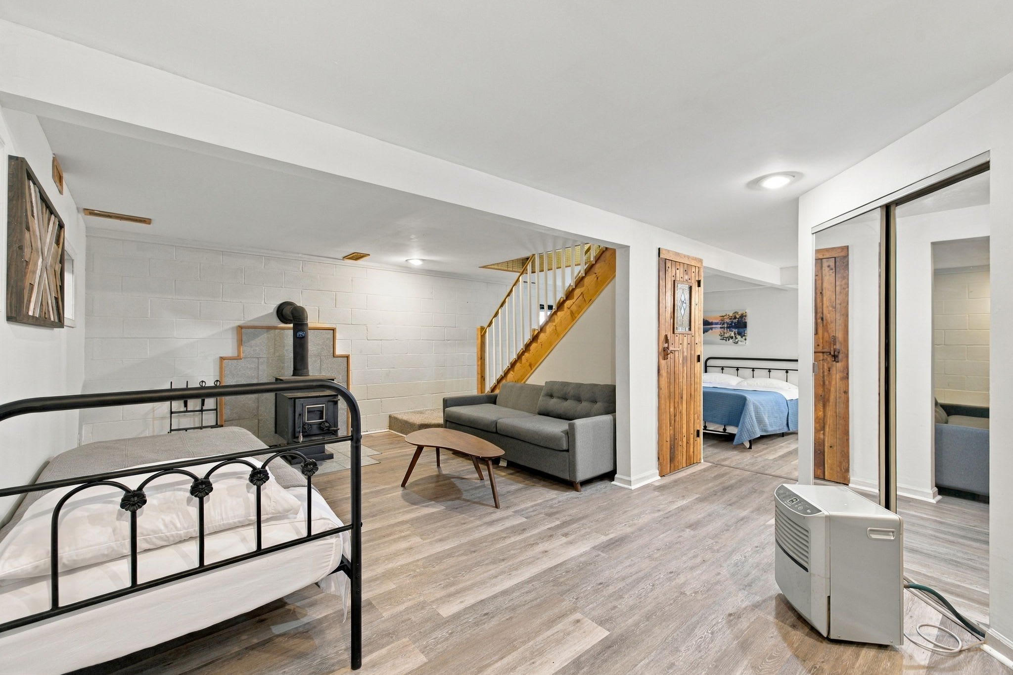 Group-friendly cabin w/ hot tub & deck