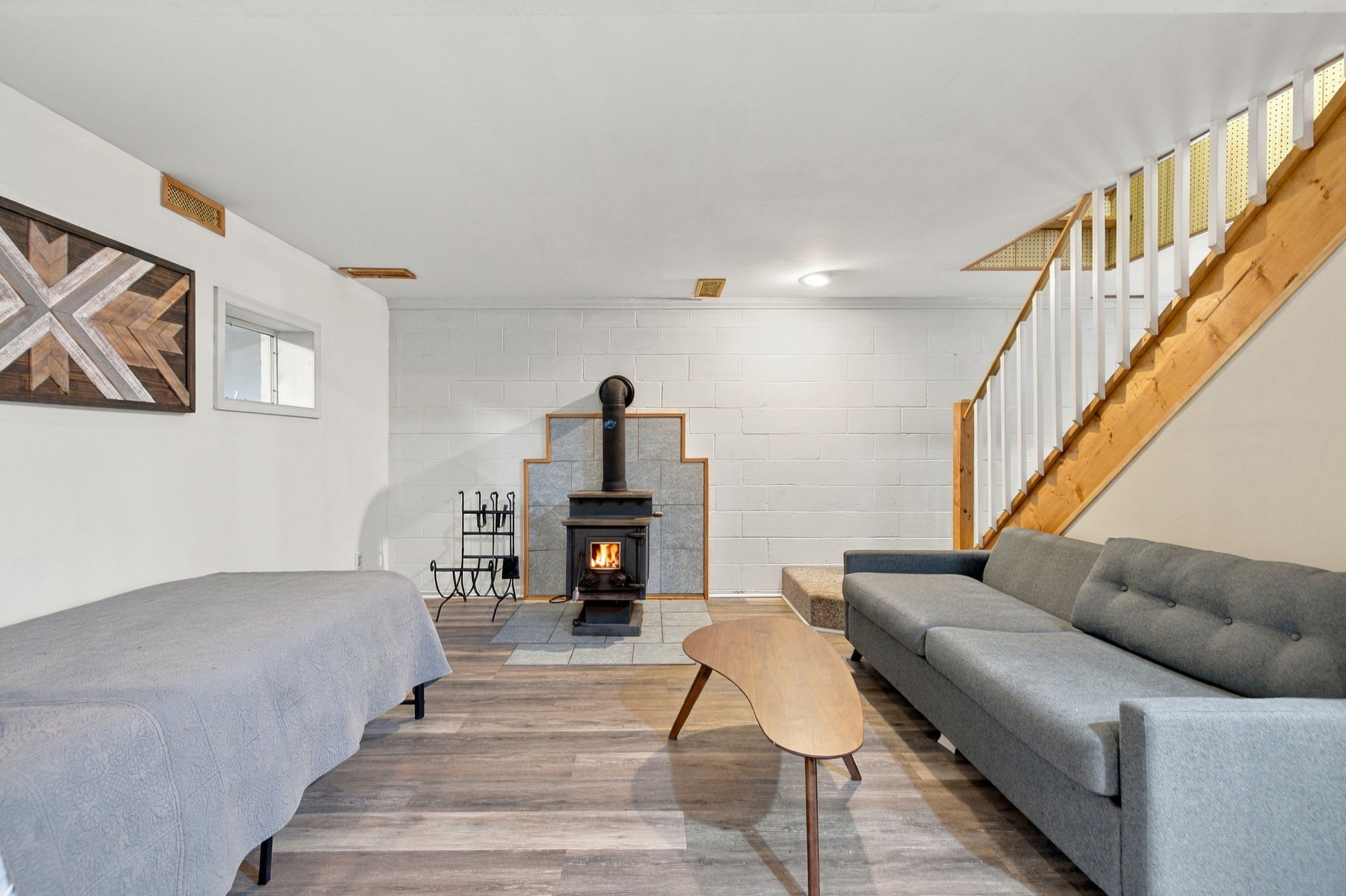 Group-friendly cabin w/ hot tub & deck
