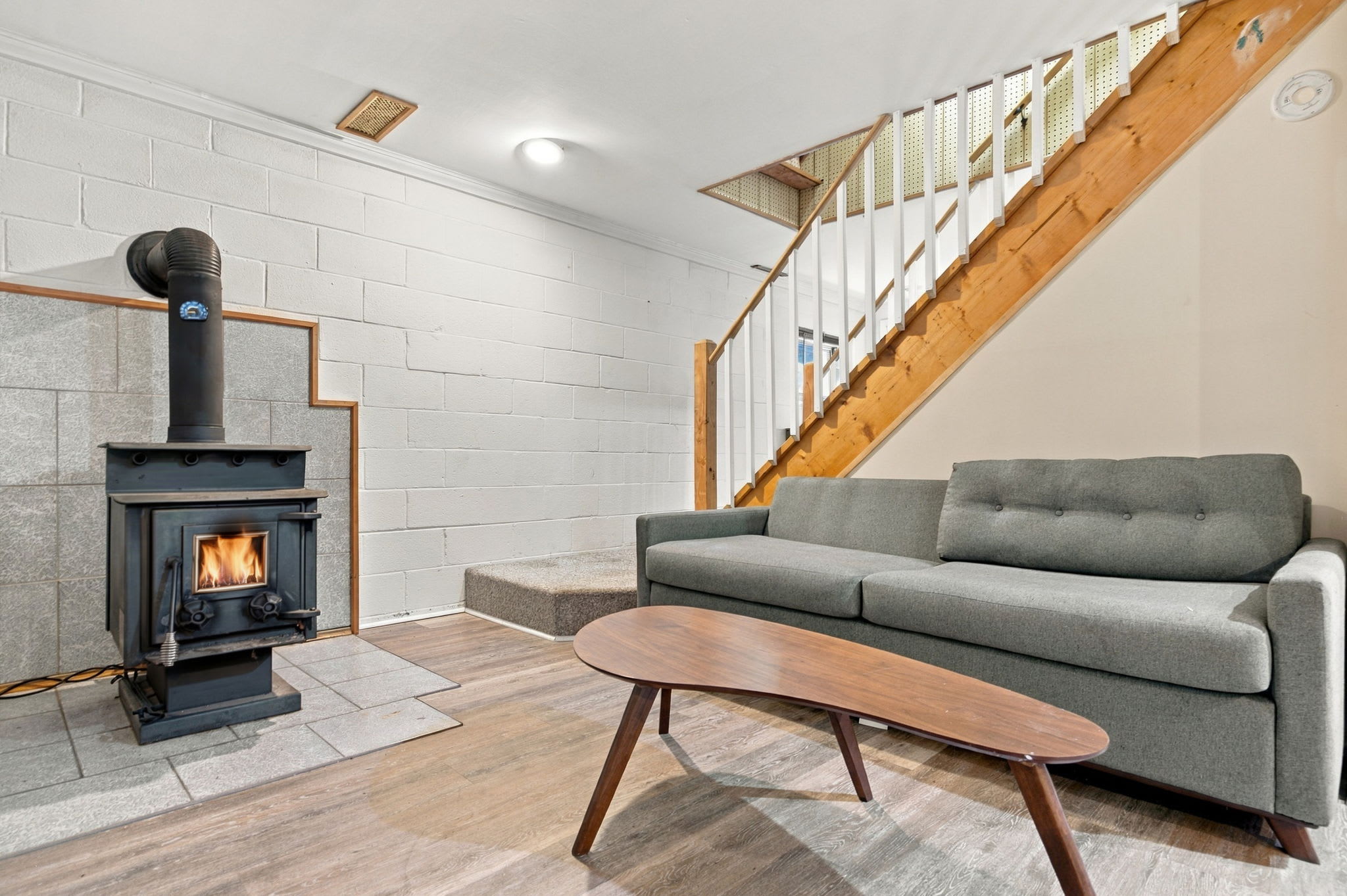 Group-friendly cabin w/ hot tub & deck