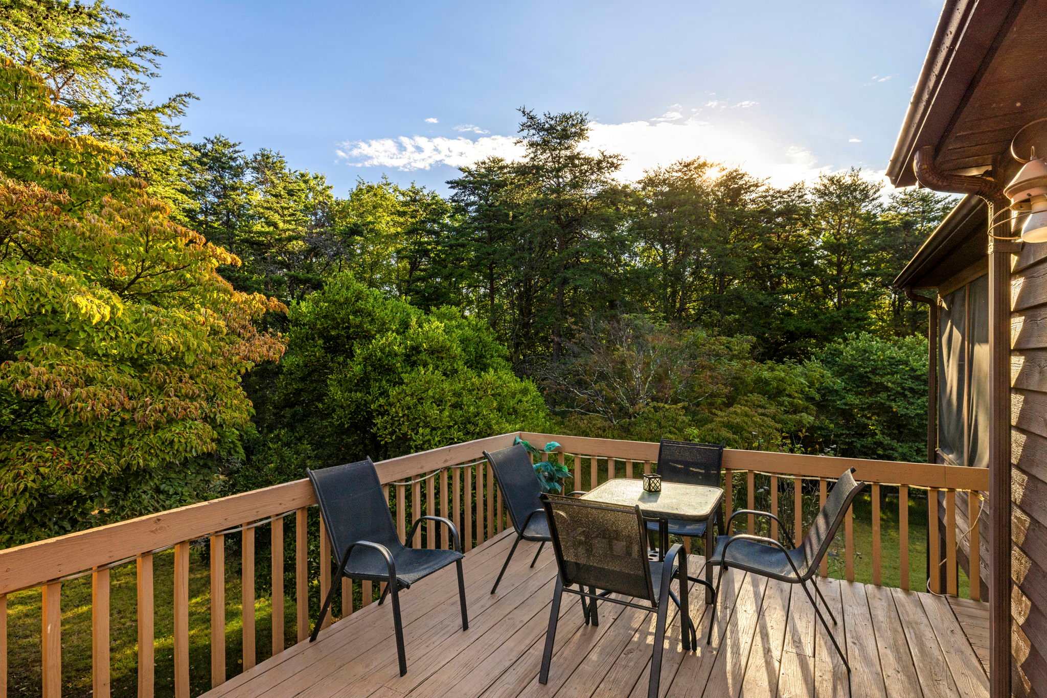 Group-friendly cabin w/ hot tub & deck