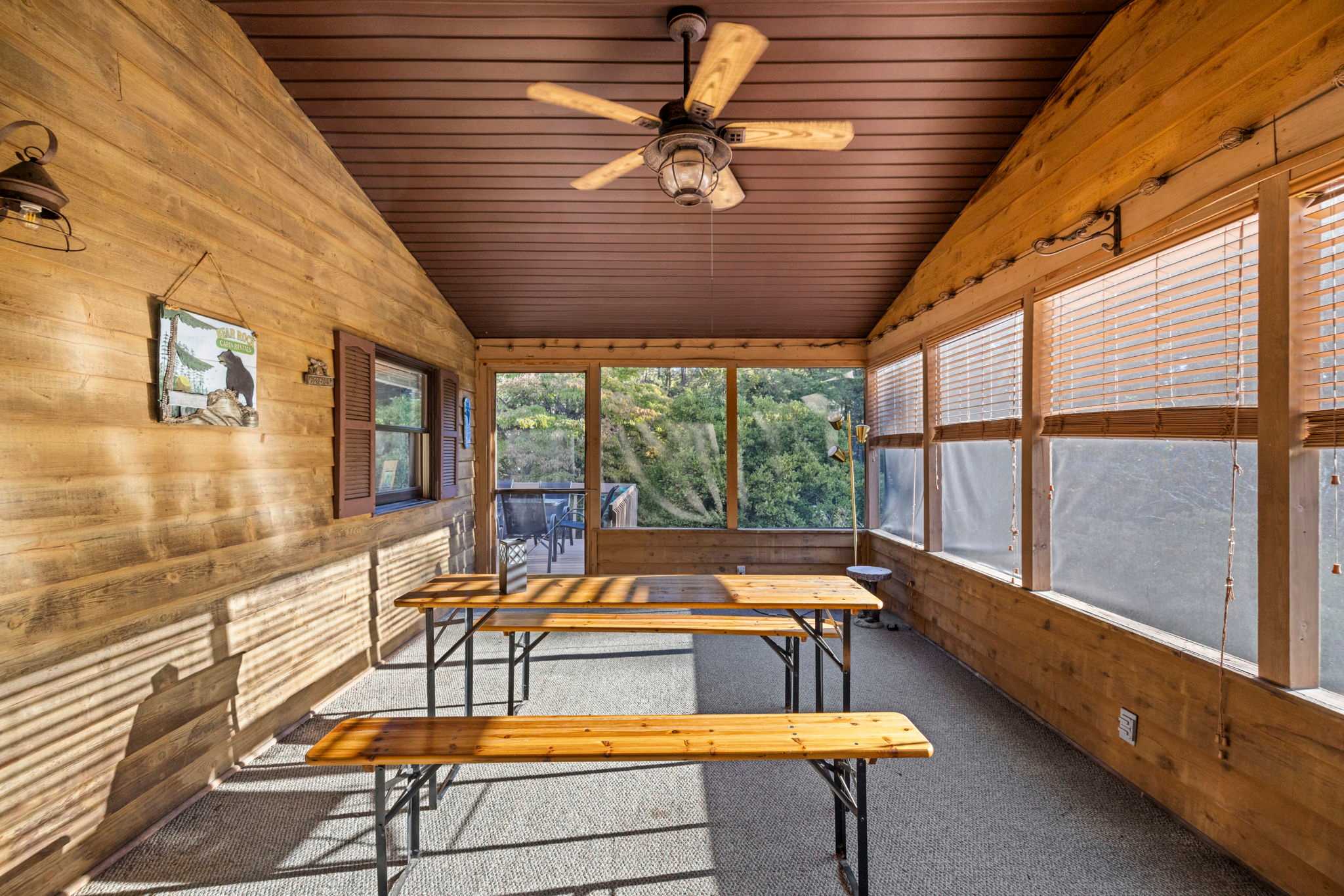 Group-friendly cabin w/ hot tub & deck