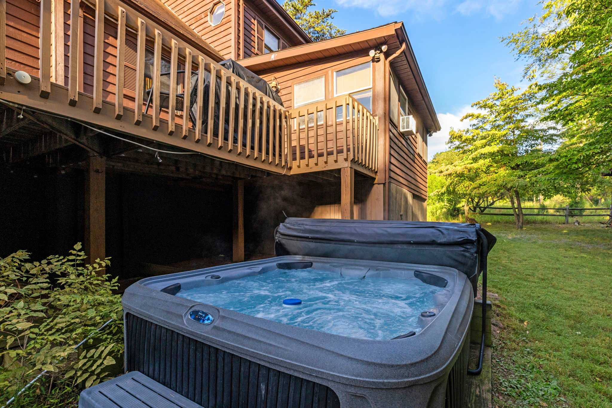 Group-friendly cabin w/ hot tub & deck