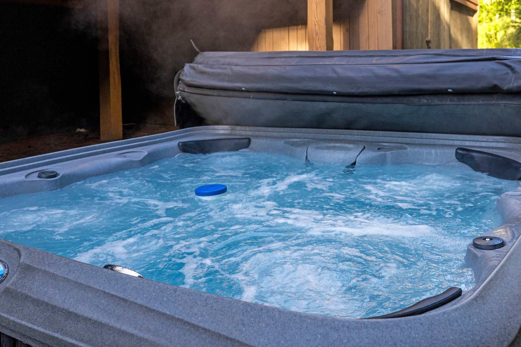 Group-friendly cabin w/ hot tub & deck