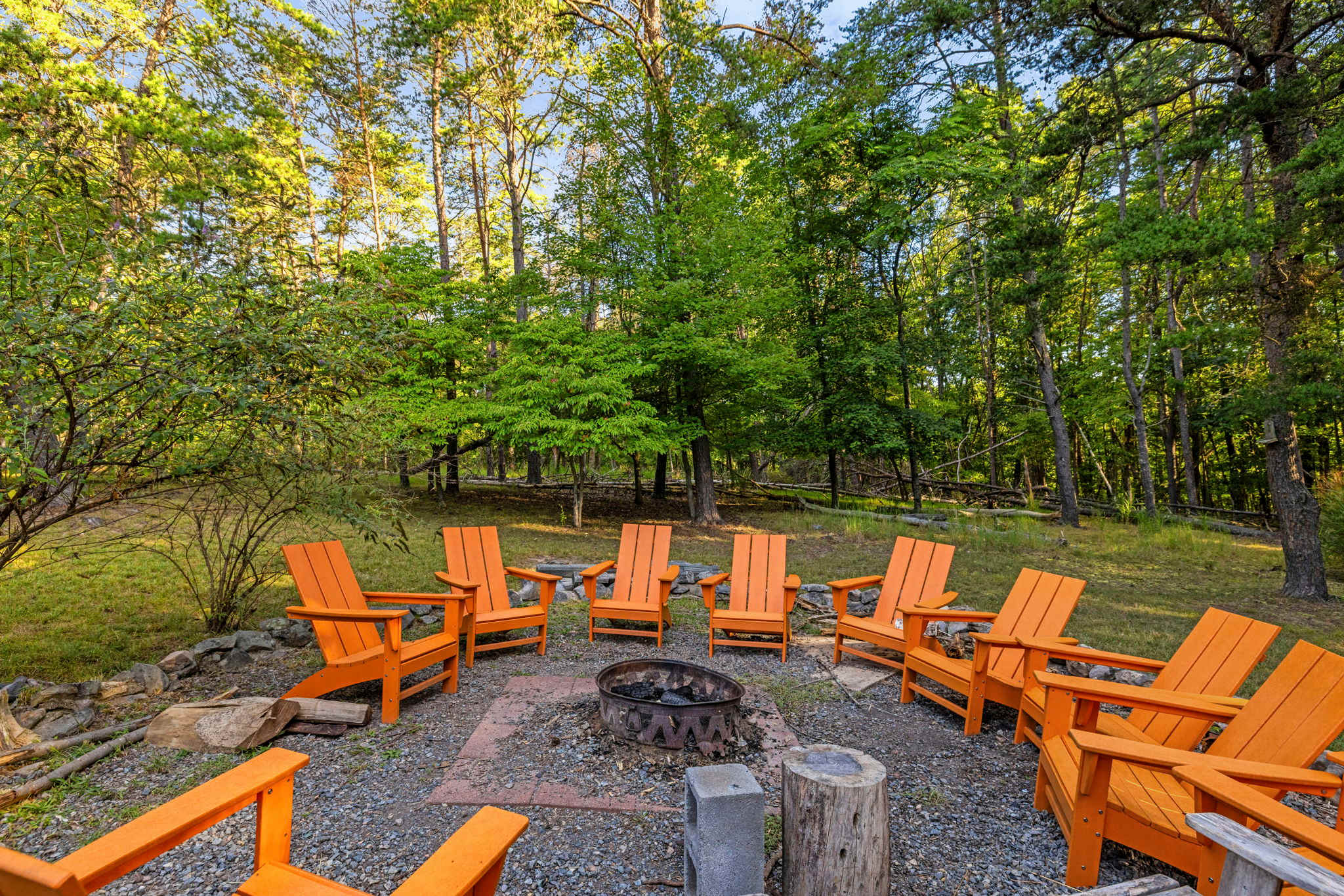 Group-friendly cabin w/ hot tub & deck