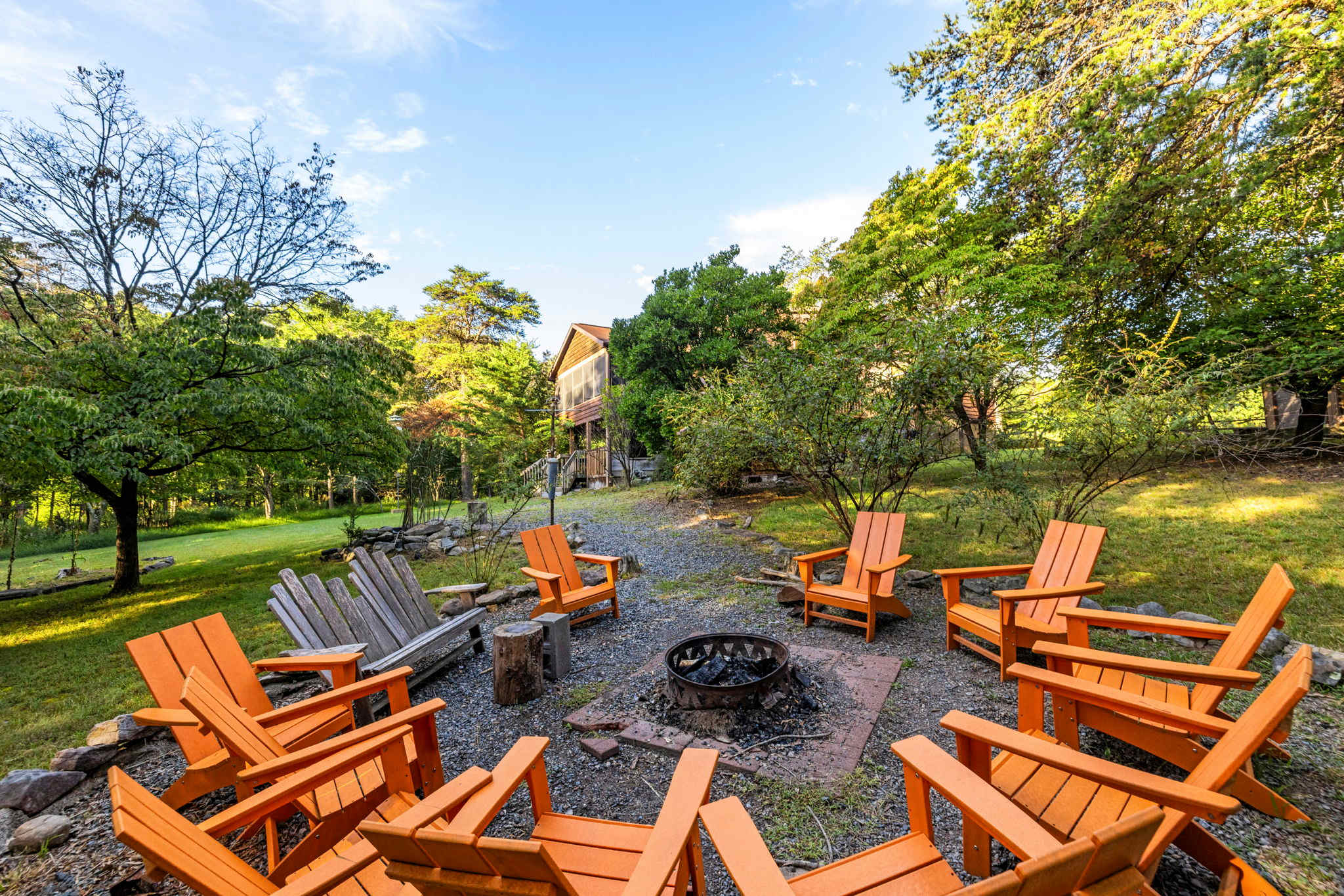 Group-friendly cabin w/ hot tub & deck
