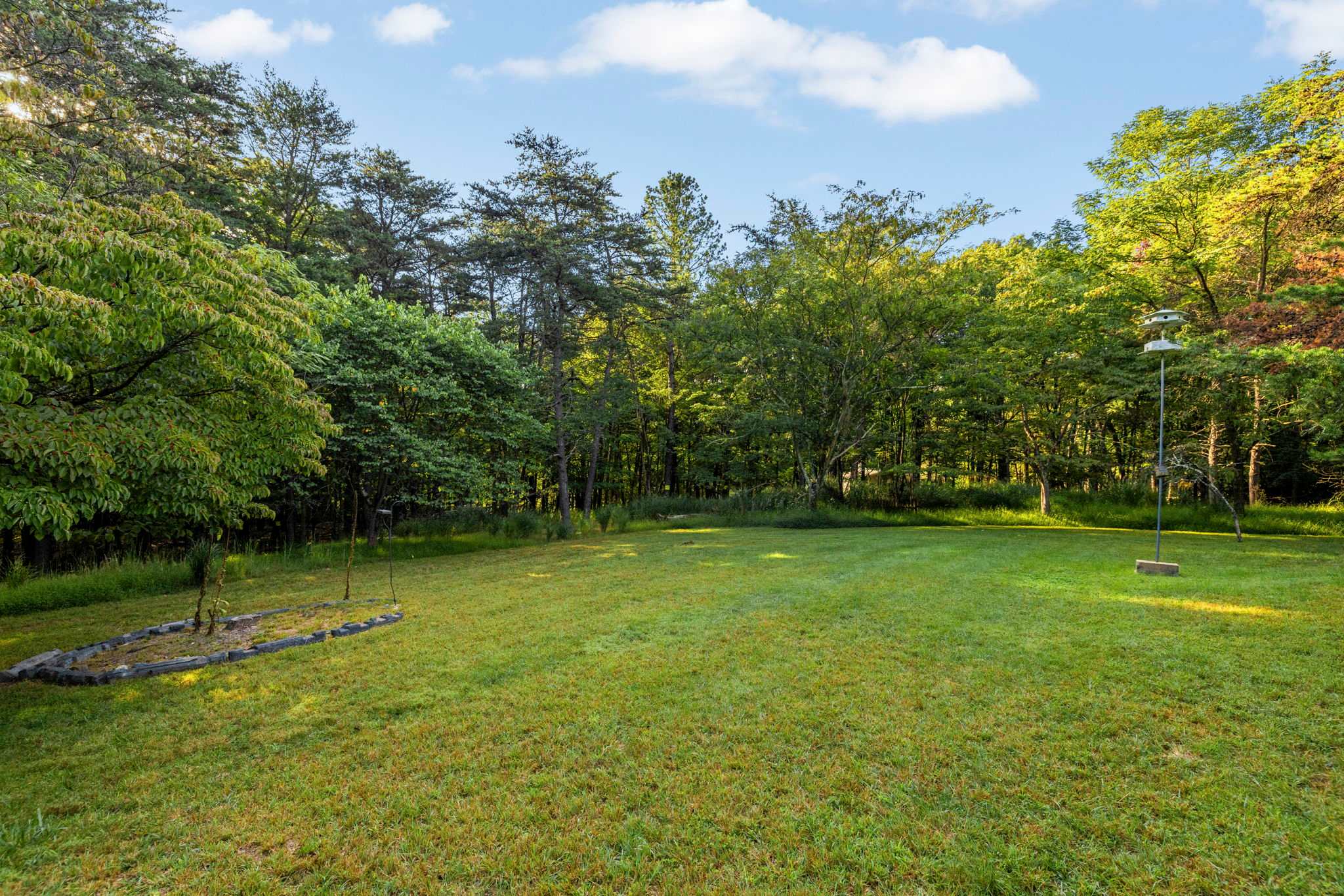 Group-friendly cabin w/ hot tub & deck