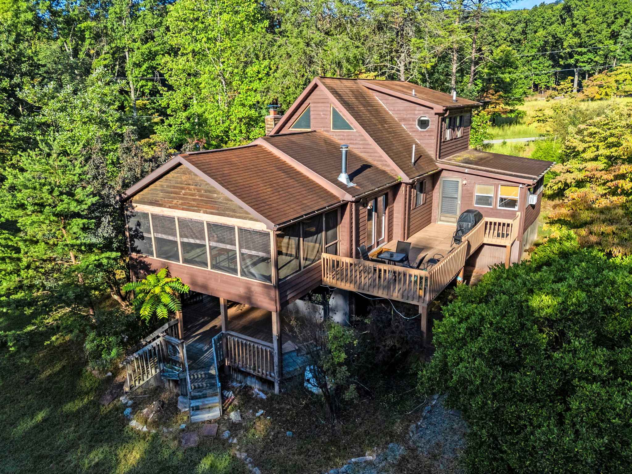 Group-friendly cabin w/ hot tub & deck