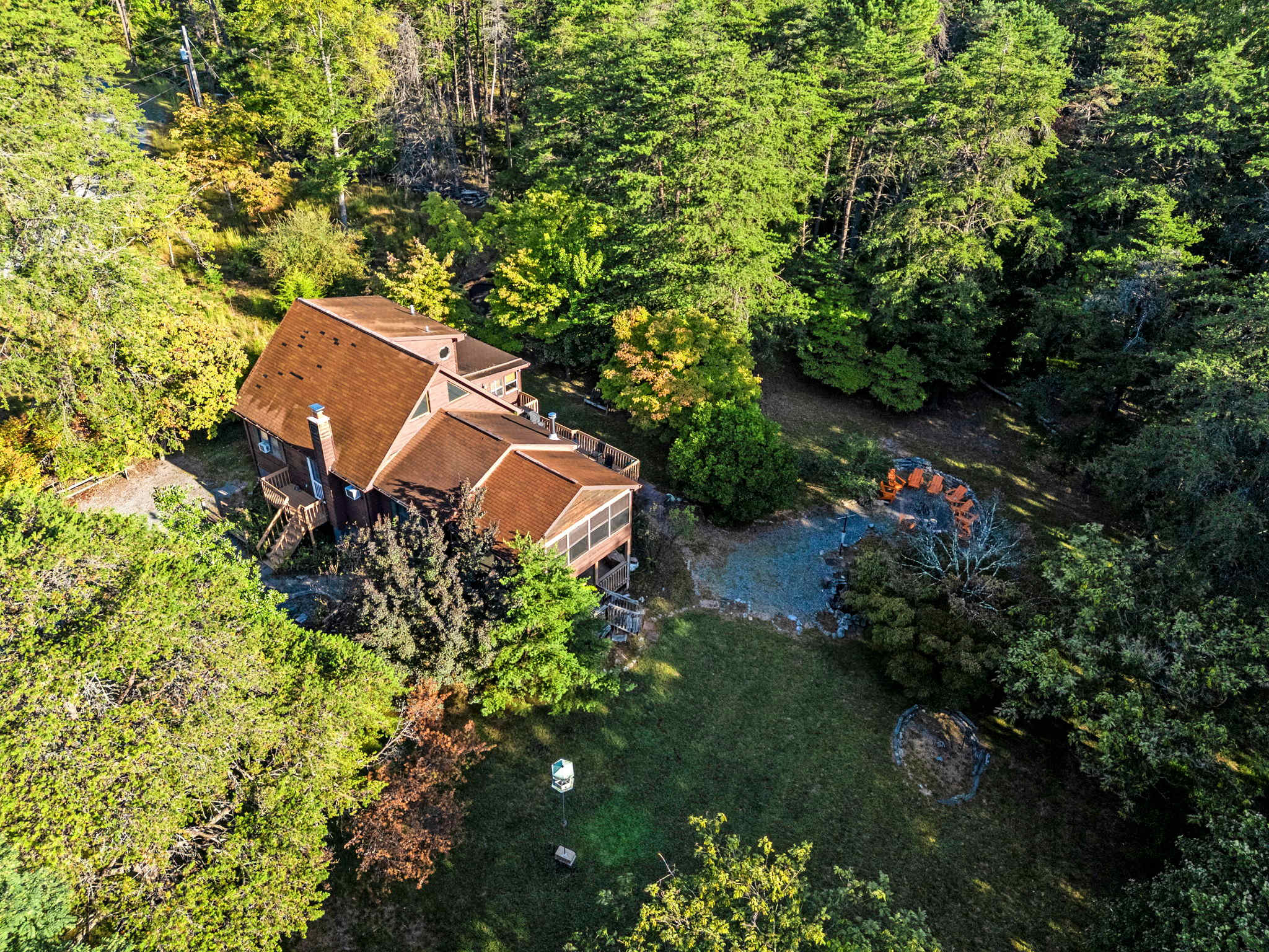 Group-friendly cabin w/ hot tub & deck