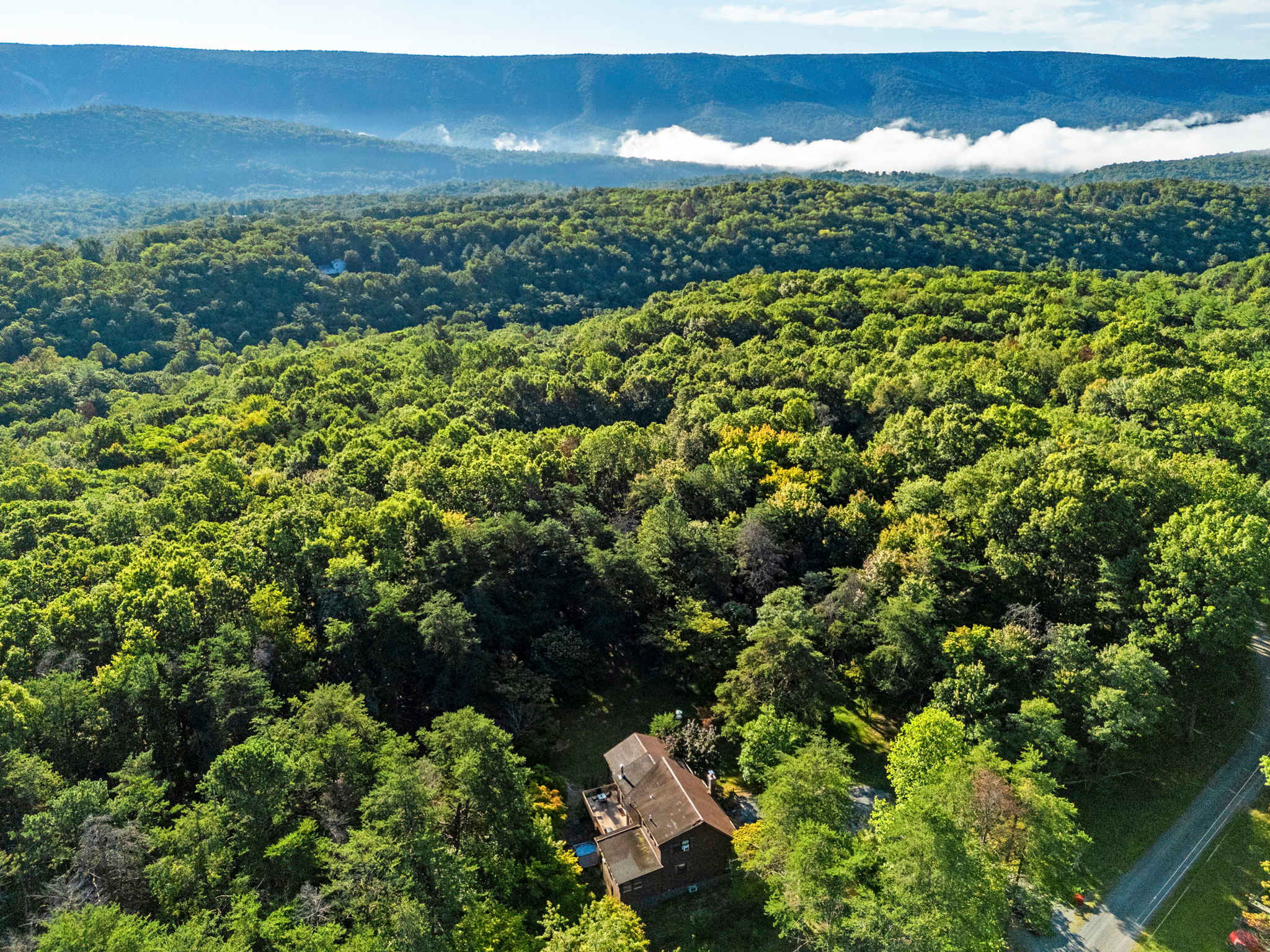 Group-friendly cabin w/ hot tub & deck